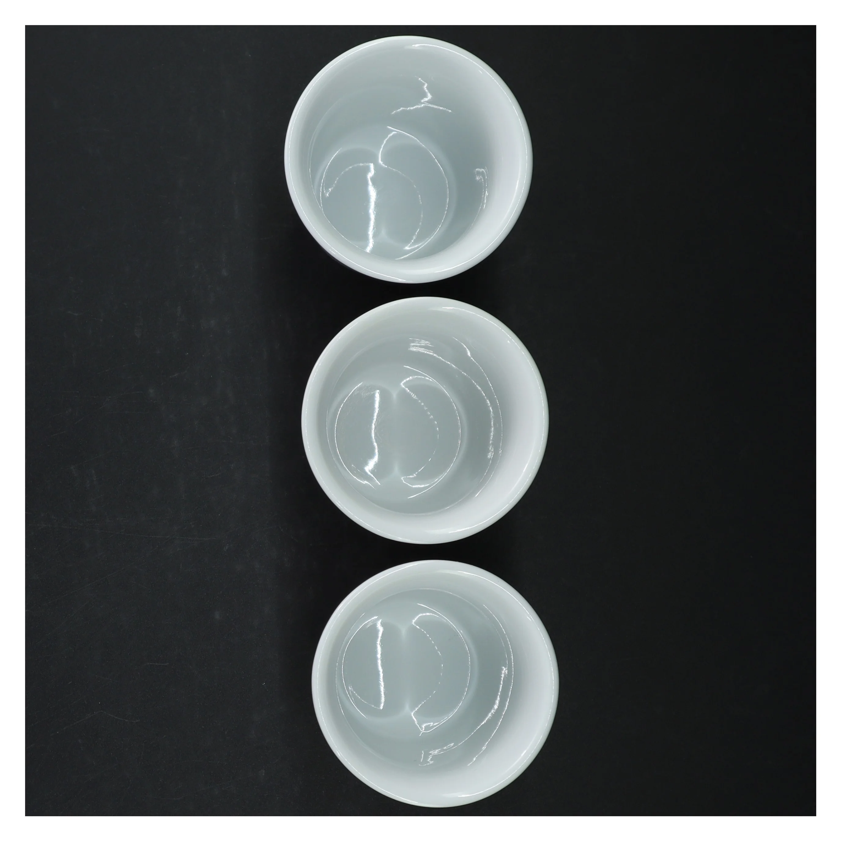 Designer porcelænskopper (str. H. 9,5 cm. ø. 8 cm)