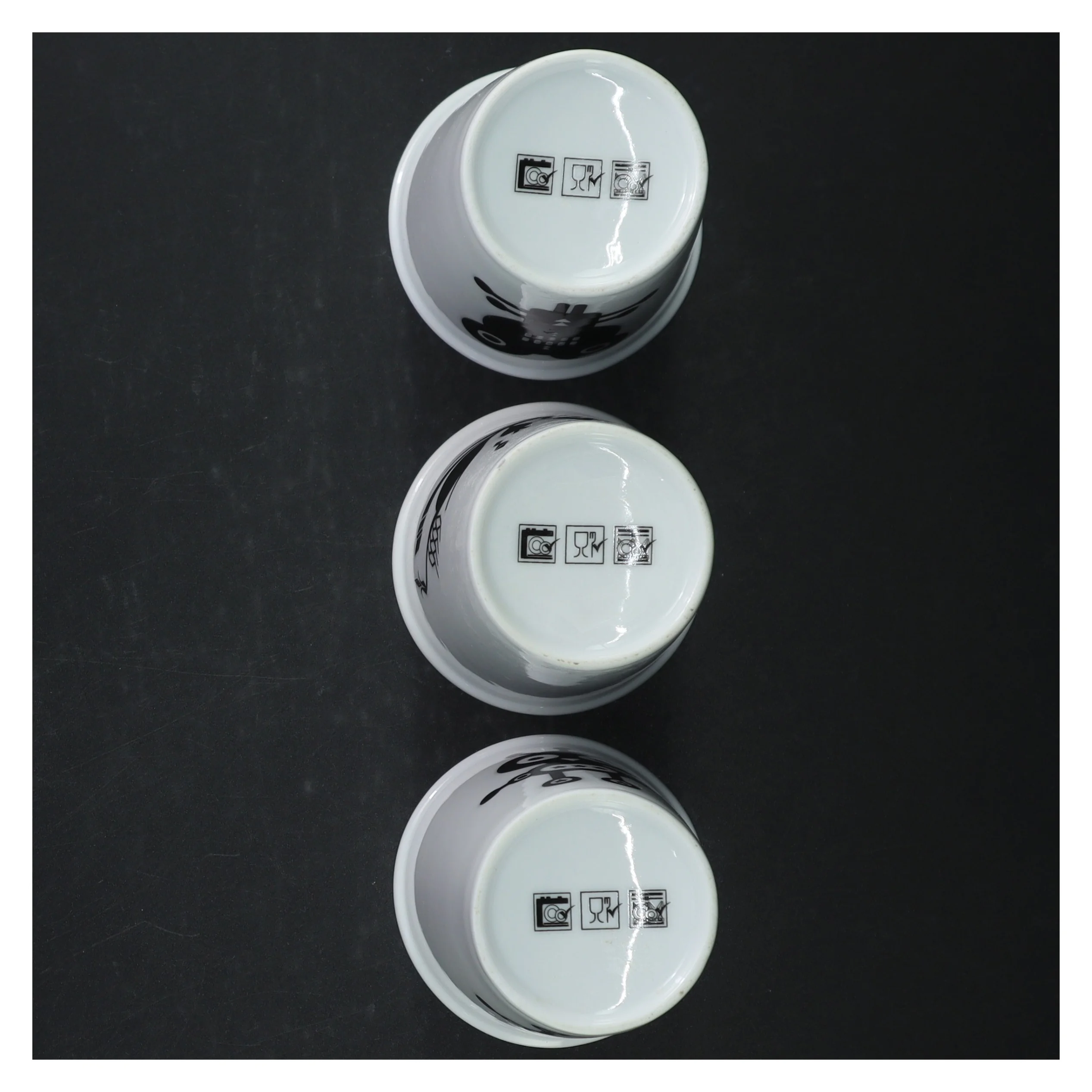 Designer porcelænskopper (str. H. 9,5 cm. ø. 8 cm)