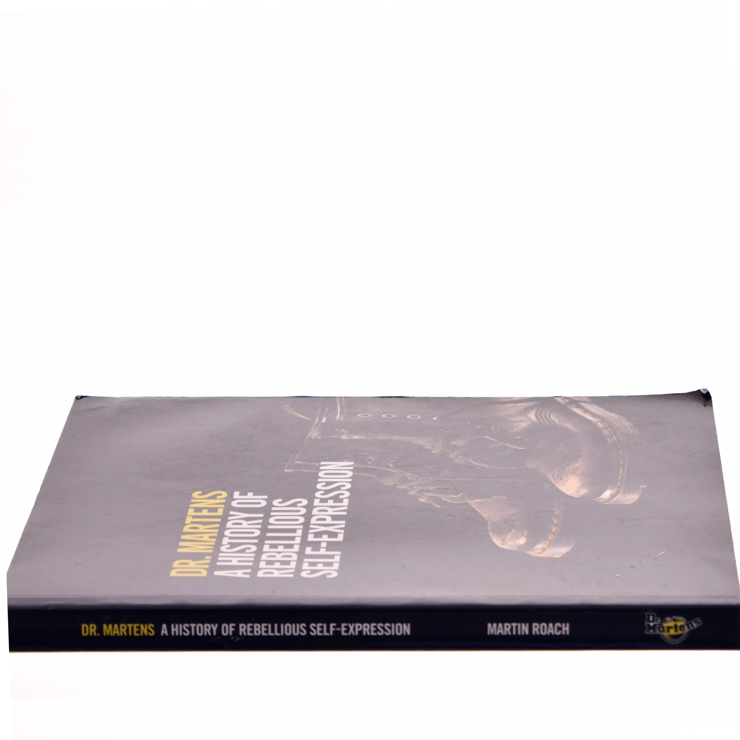 Dr. Martens: A History of Rebellious Self-Expression af Martin Roach (Bog)