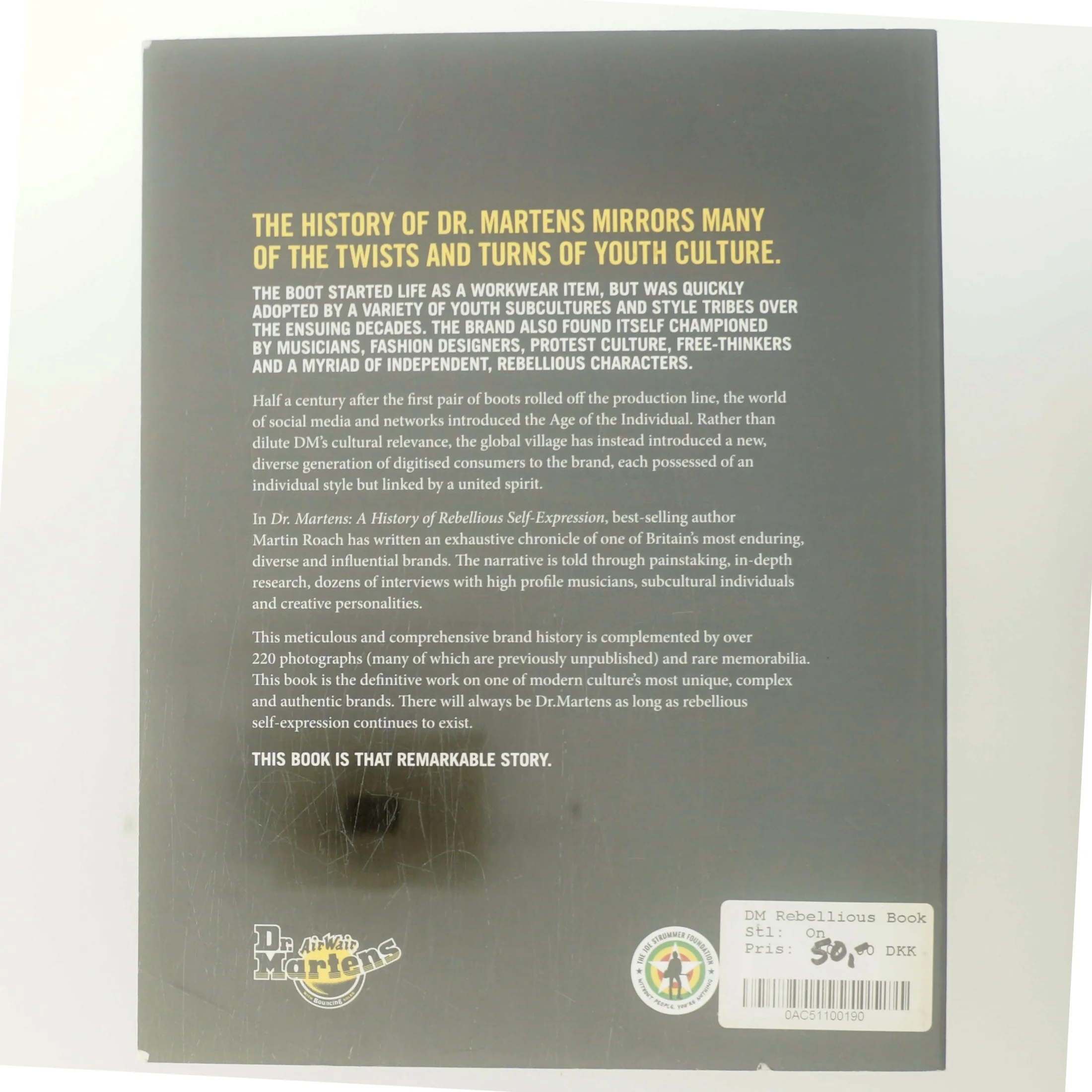 Dr. Martens: A History of Rebellious Self-Expression af Martin Roach (Bog)