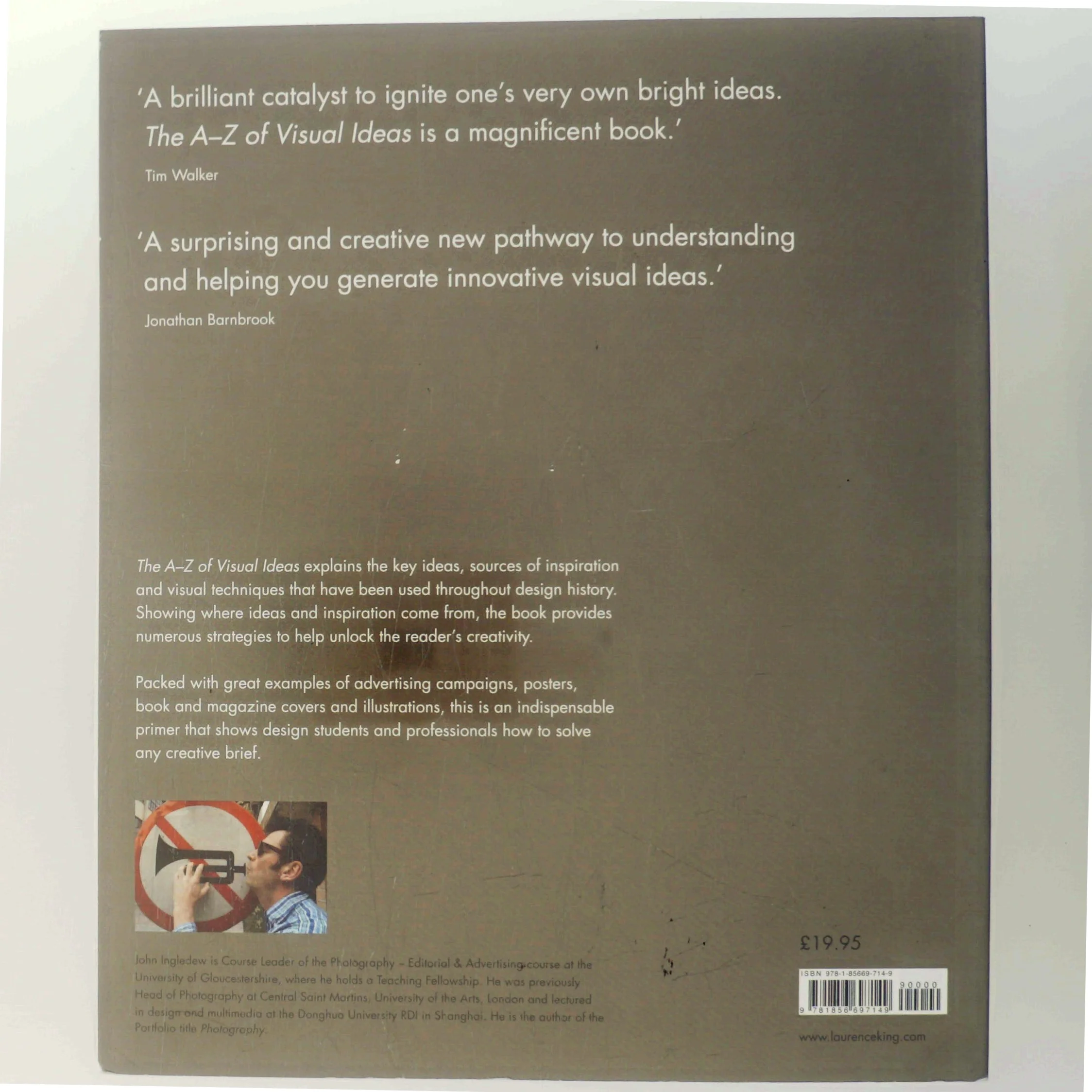 The A-Z of visual ideas : how to solve any creative brief af John Ingledew (Bog)