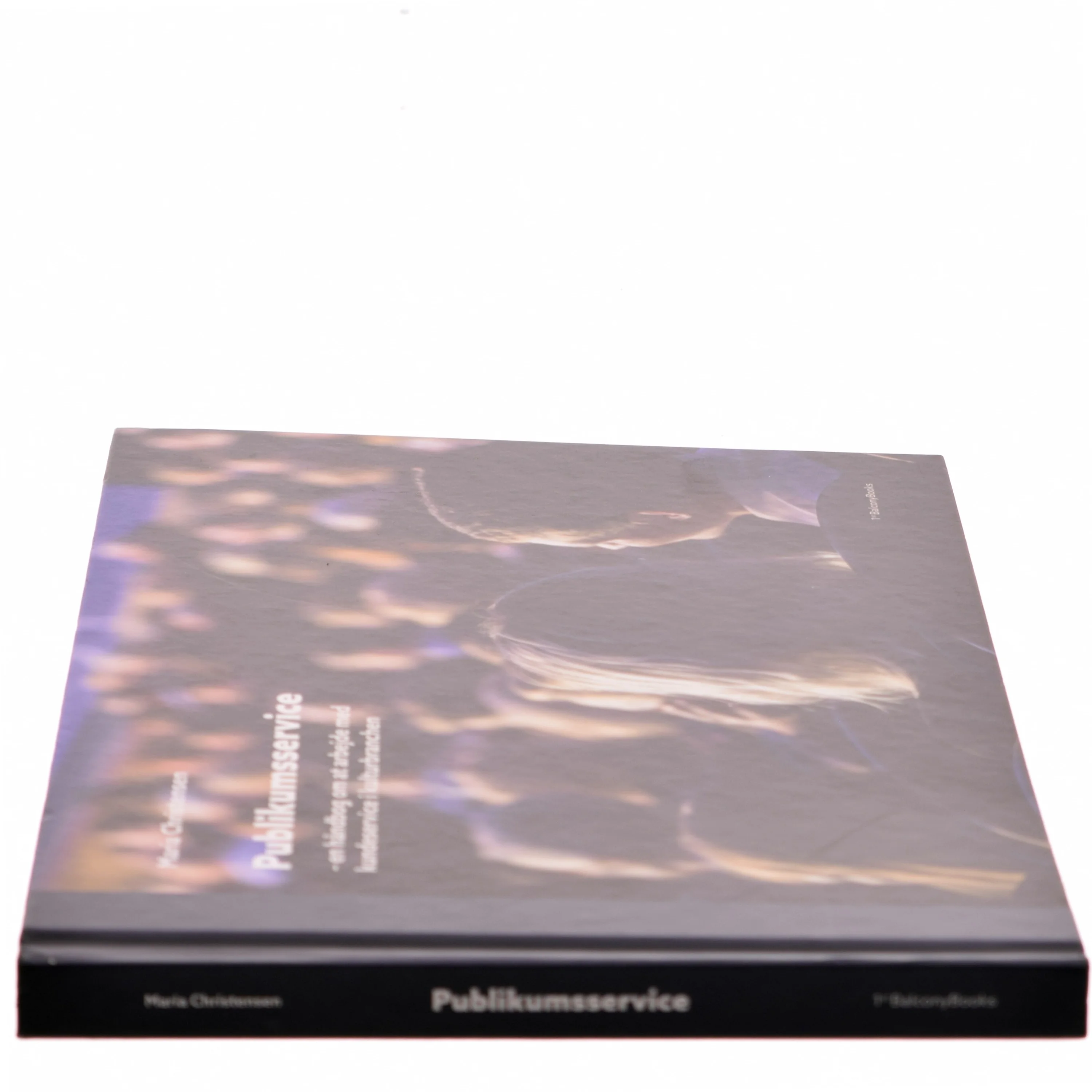 Publikumsservice : en håndbog om at arbejde med kundeservice i kulturbranchen af Maria Christensen (f. 1964) (Bog)