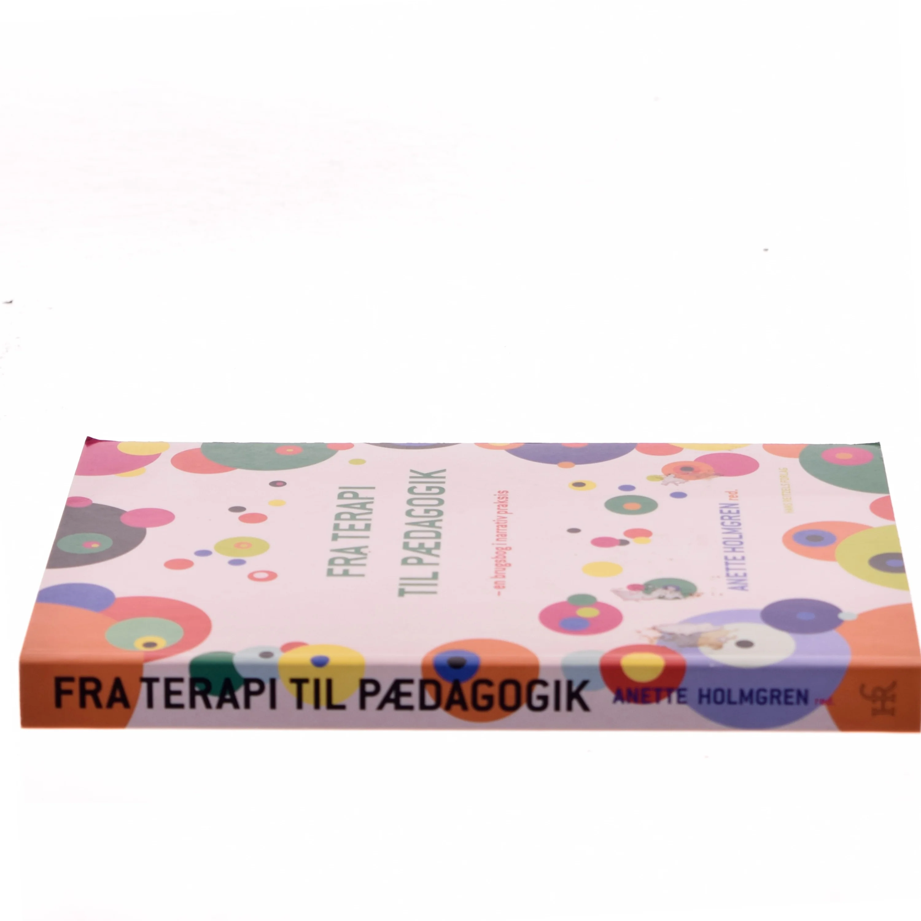 Fra terapi til pædagogik : en brugsbog i narrativ praksis af Anette Holmgren (Bog)