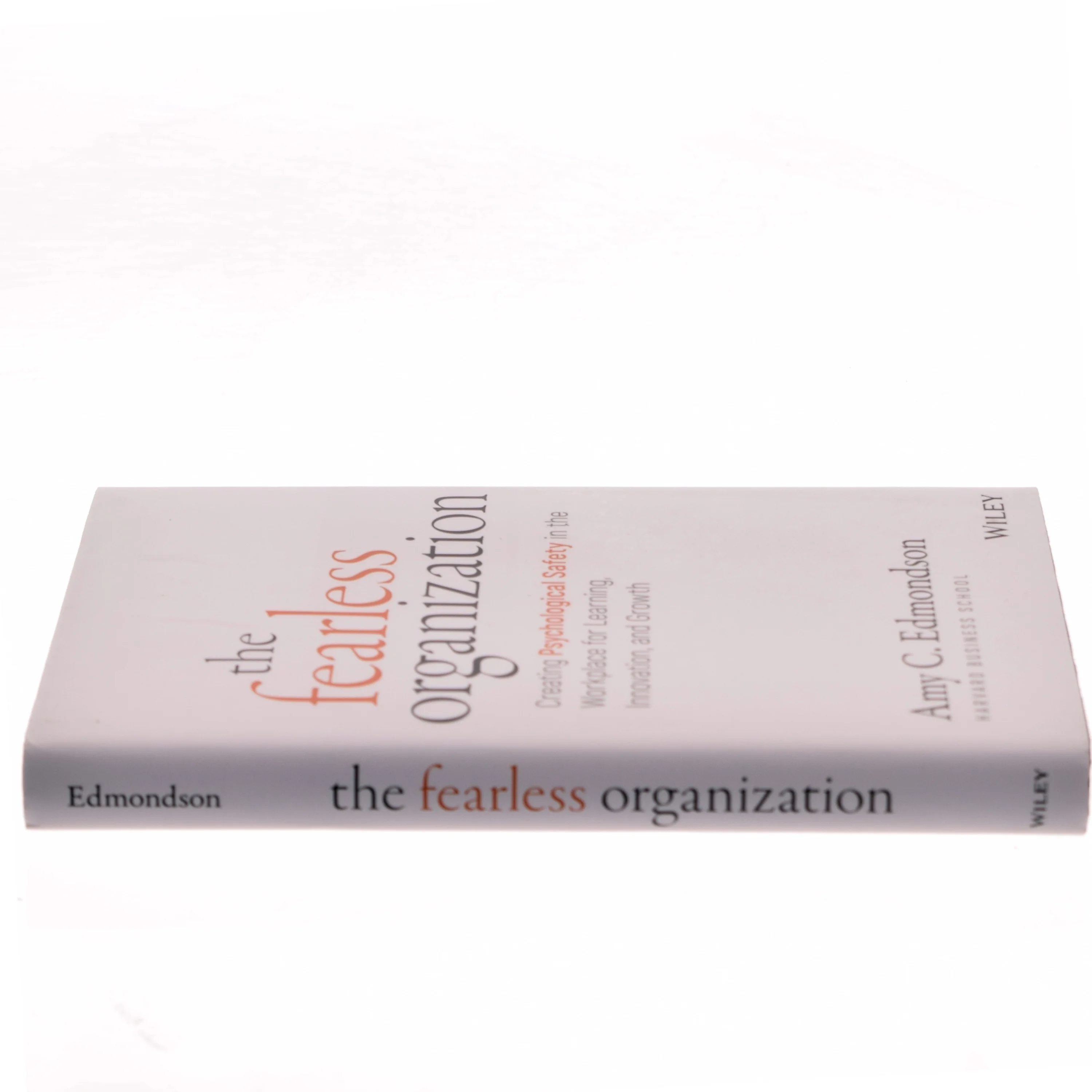 The fearless organization : creating psychological safety in the workplace for learning, innovation, and growth af Amy C. Edmondson (Bog)