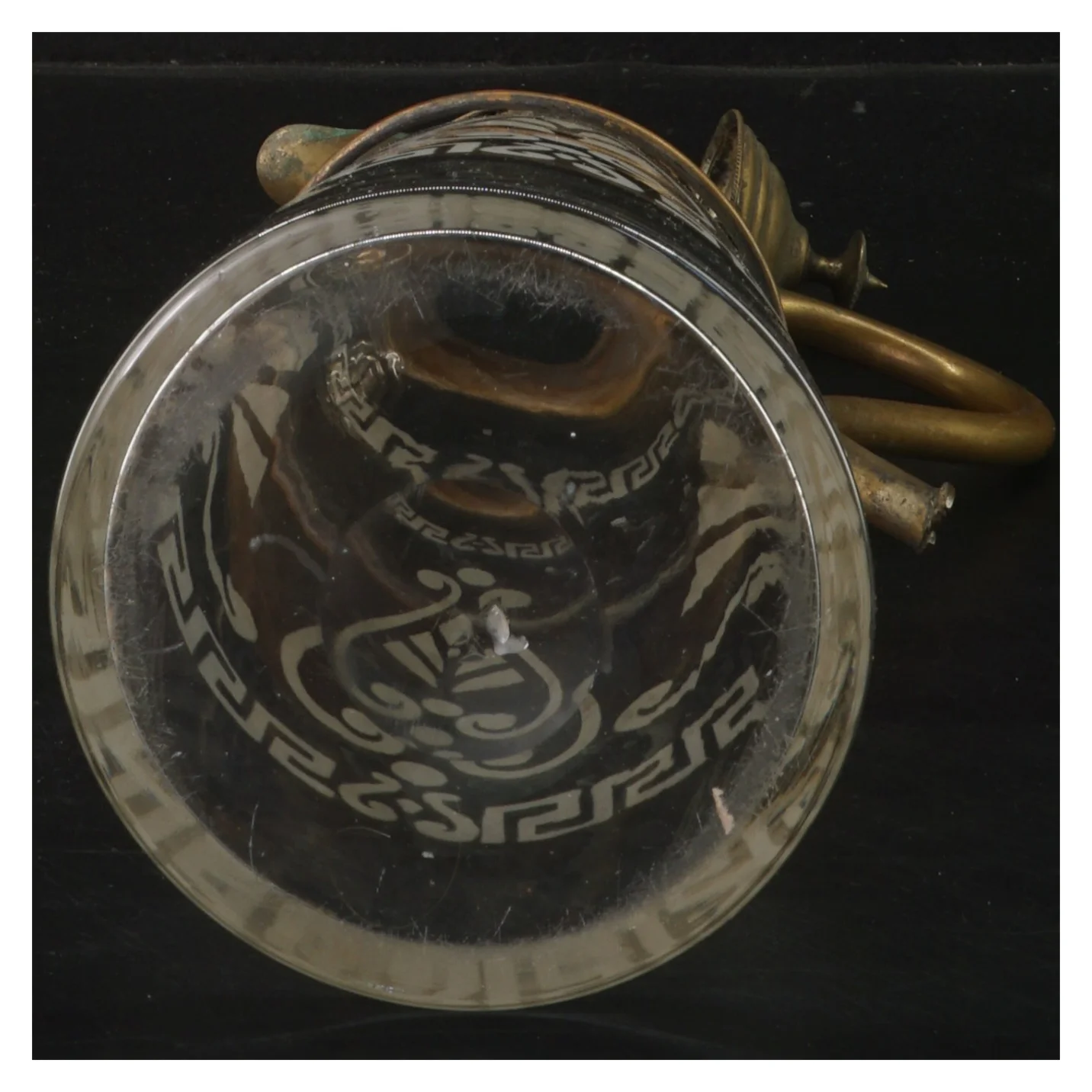 Antik karaffel i slebet glas og metal (str. 29 cm)