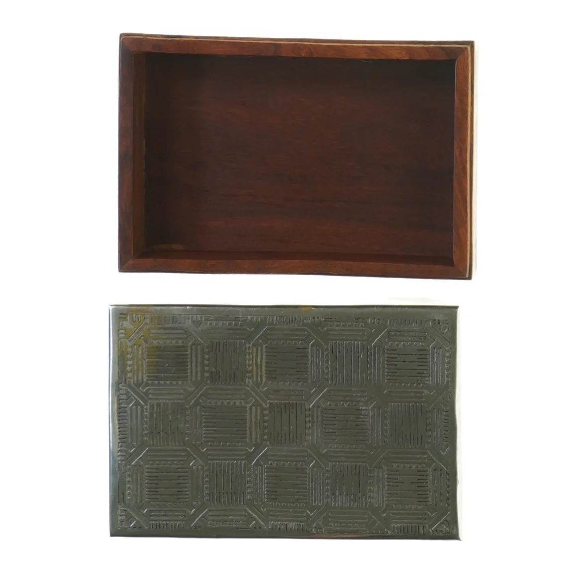 Ældre trææske med ciseleret metal låg (str. 10 x 15 cm)