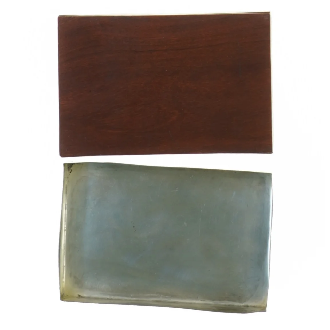 Ældre trææske med ciseleret metal låg (str. 10 x 15 cm)