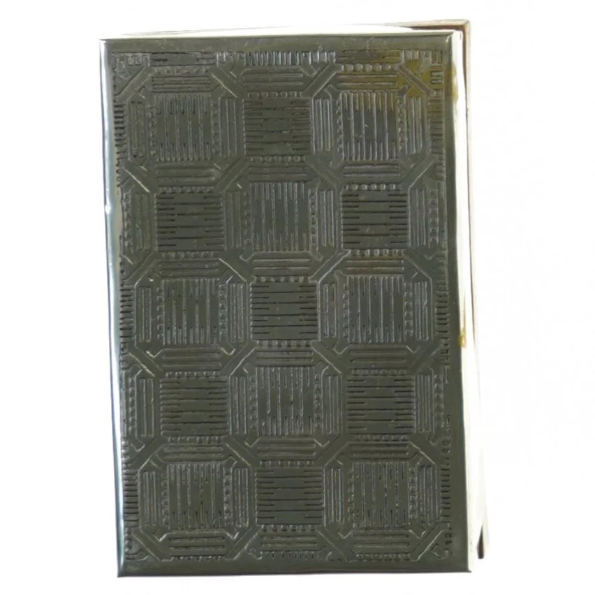 Ældre trææske med ciseleret metal låg (str. 10 x 15 cm)