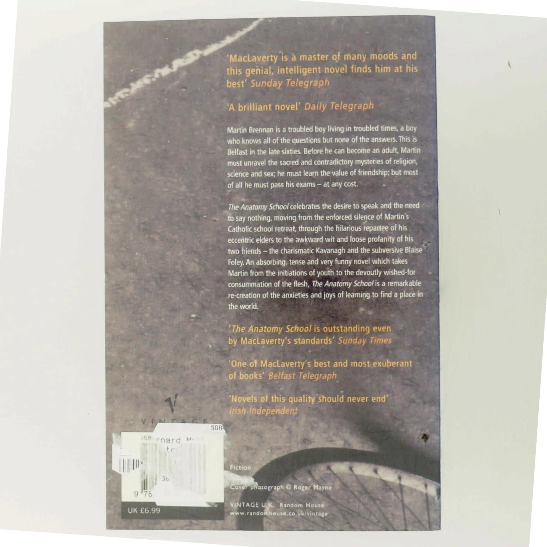 The Anatomy School af Bernard MacLaverty (Bog)