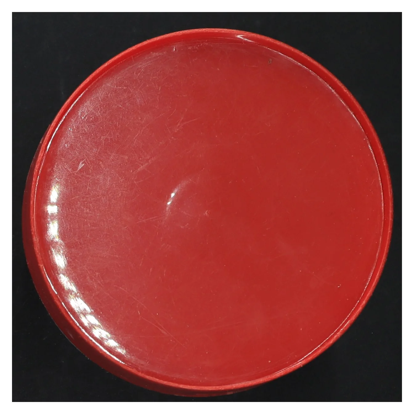 Gennemsigtig opbevaringsboks med rødt låg (str. H. 14 cm)