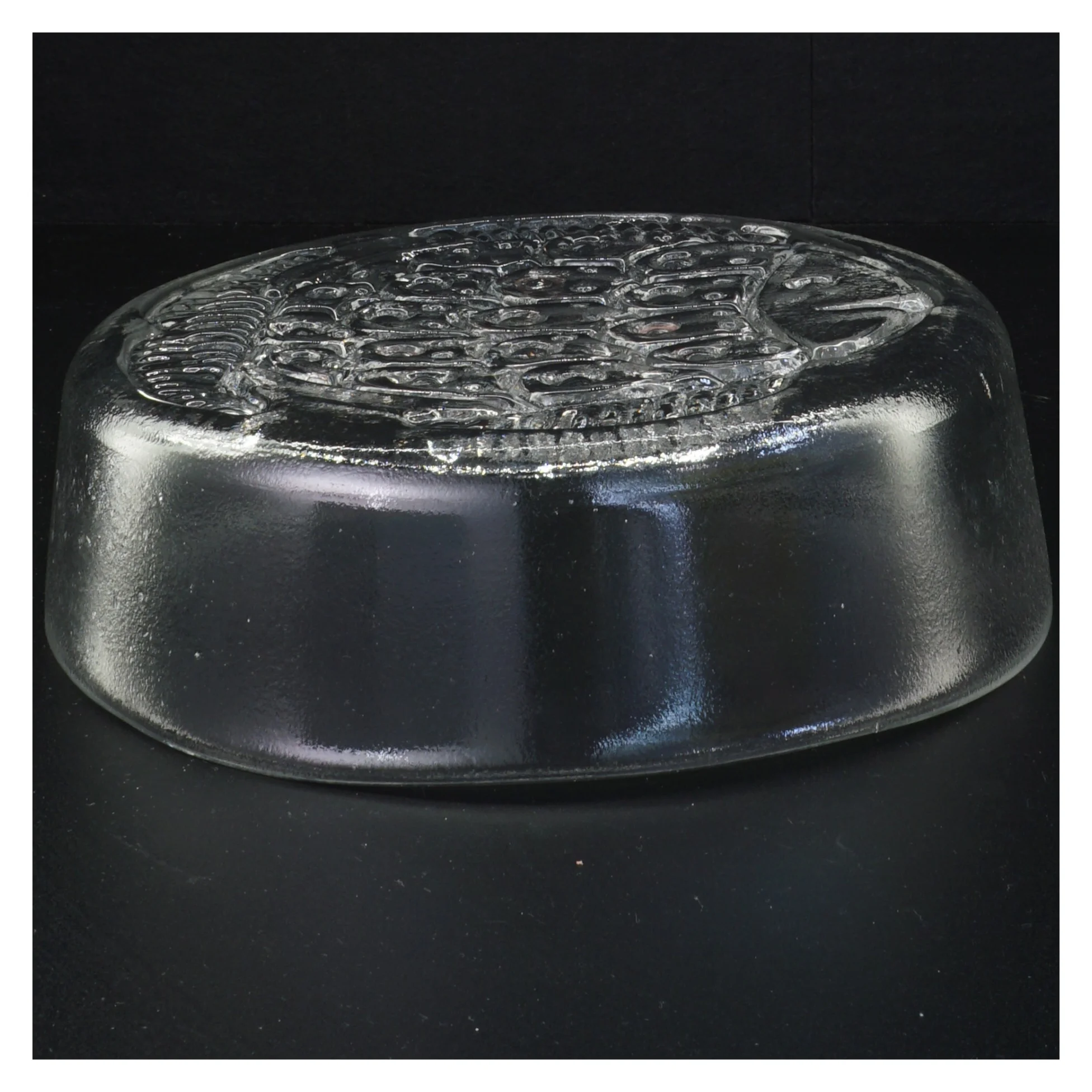 Glas serverings fad med fiskemotiv i bunden (str. 22 x 6 cm)