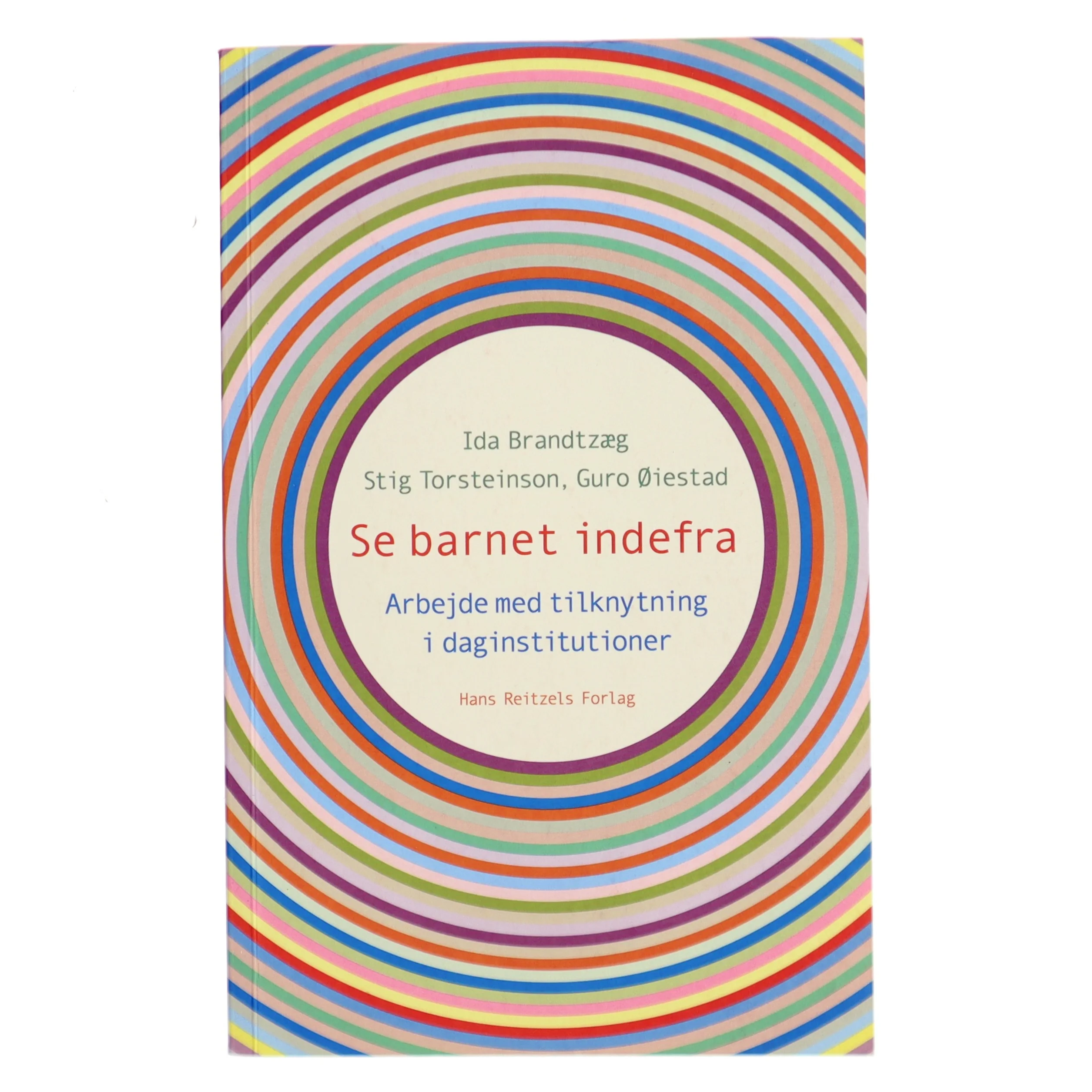 Se barnet indefra : hvordan man arbejder med tilknytning i daginstitutionen af Ida Brandtzæg (Bog)
