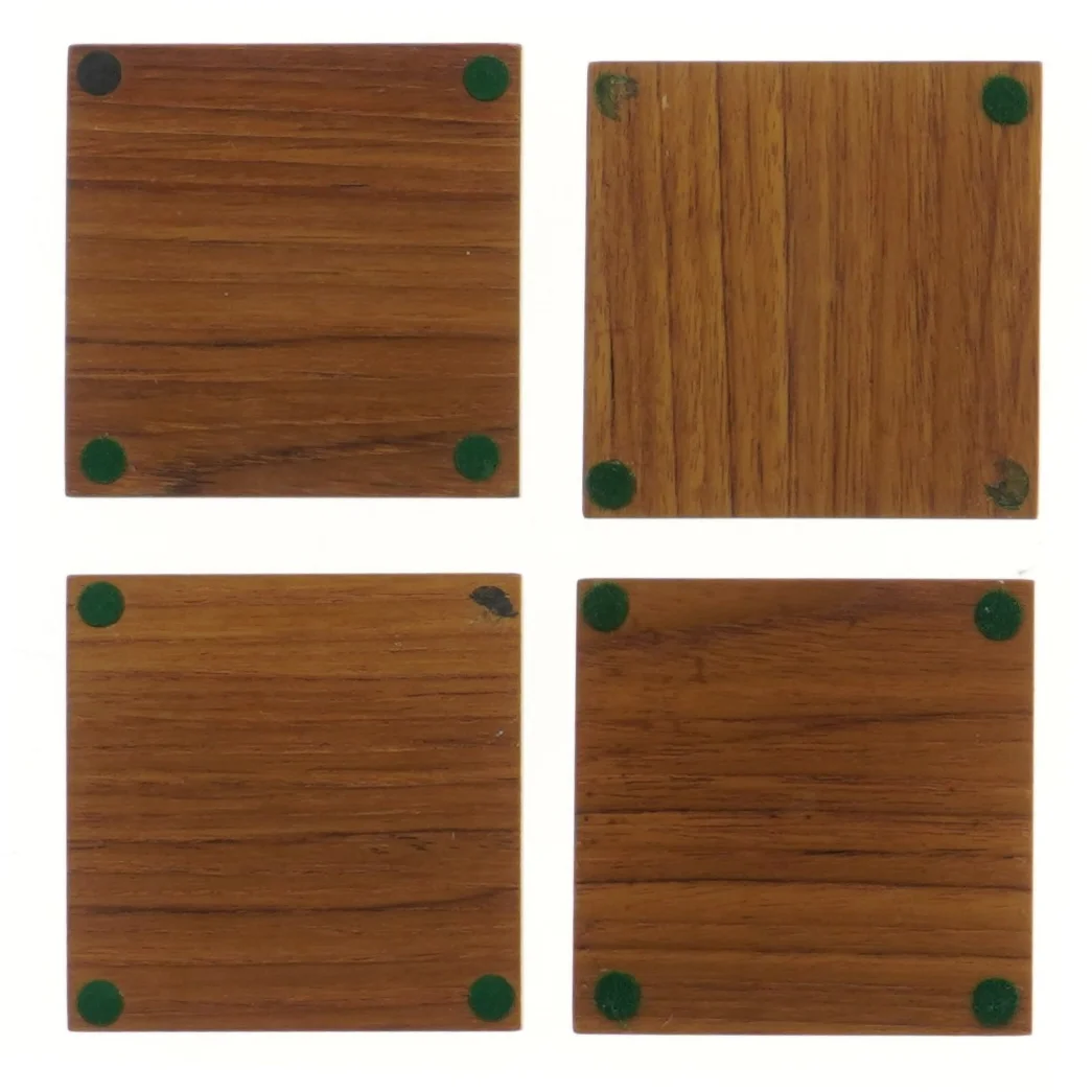 Firkantede bordskånere i Teaktræ og kork (str. 4 styk, 9,5x9,5 cm)