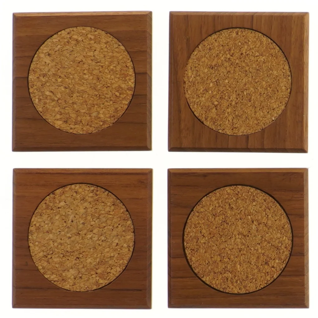 Firkantede bordskånere i Teaktræ og kork (str. 4 styk, 9,5x9,5 cm)