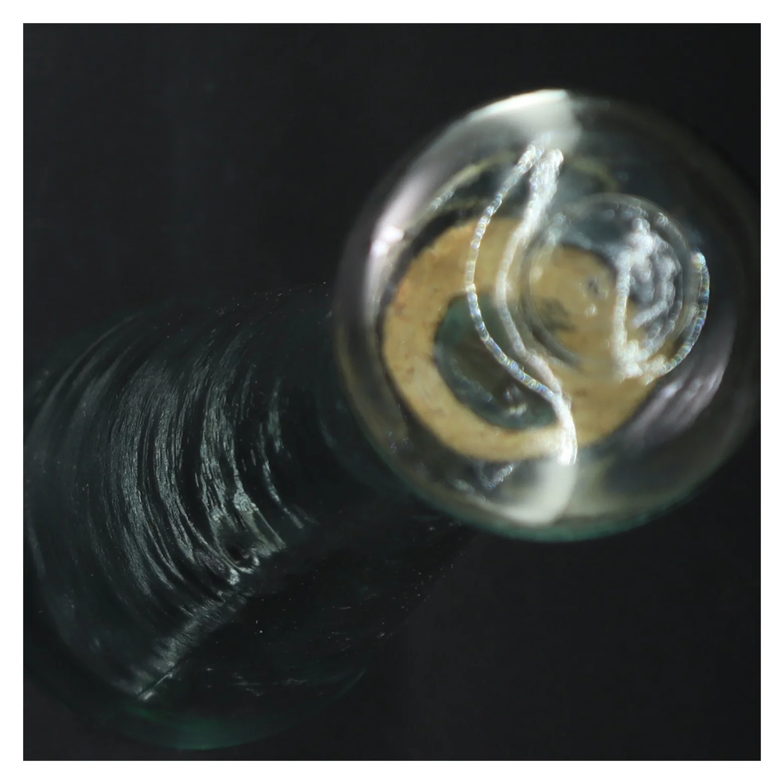 Glasflaske med kork prop (str. H. 43 cm. ø. 10 cm)