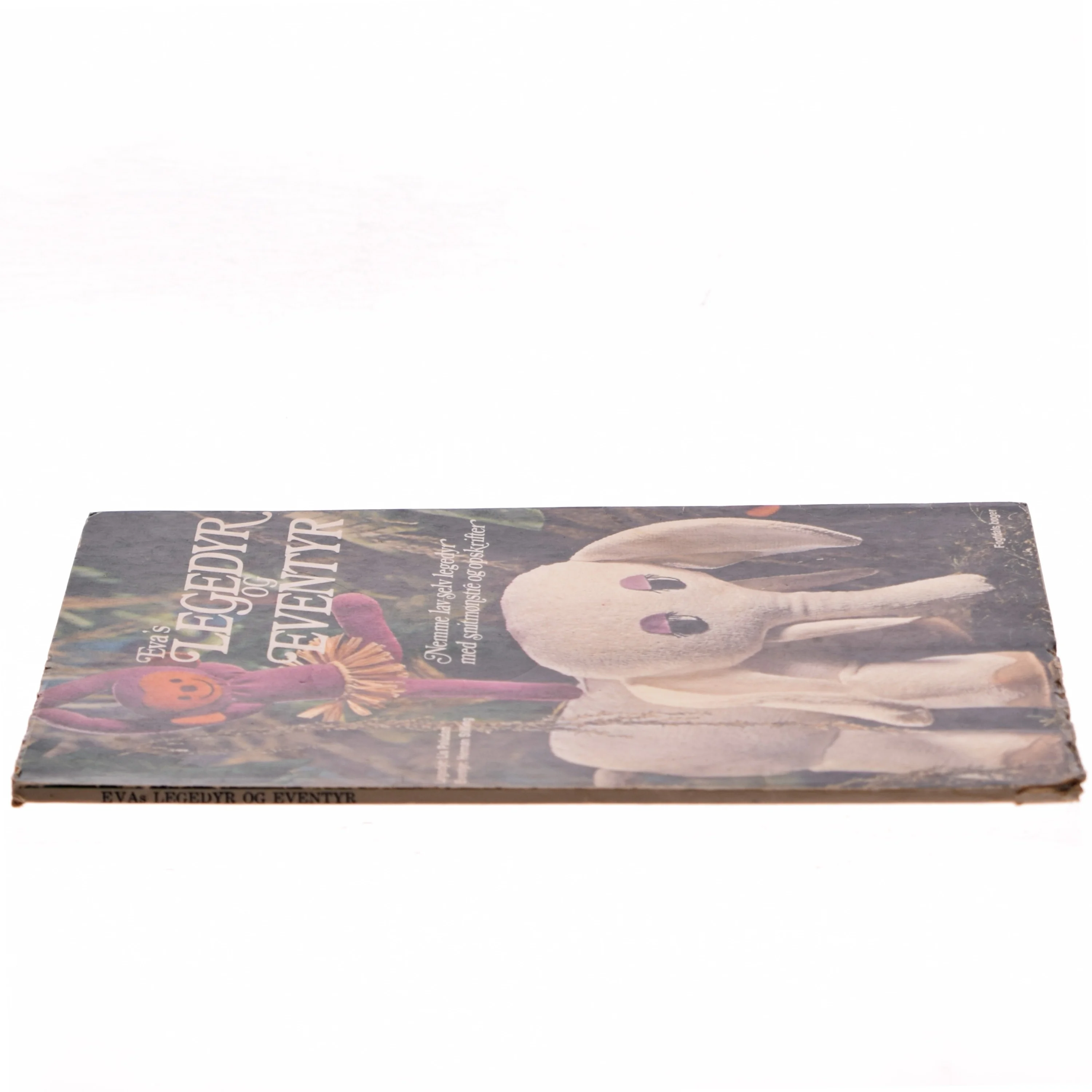 Eva's legedyr og eventyr : Nemme lav-selv legedyr med snitmønstre og opskrifter af Lis Paludan (Bog)