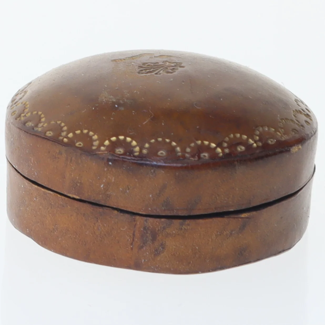 Antik læderæske (str. 4,5 cm)