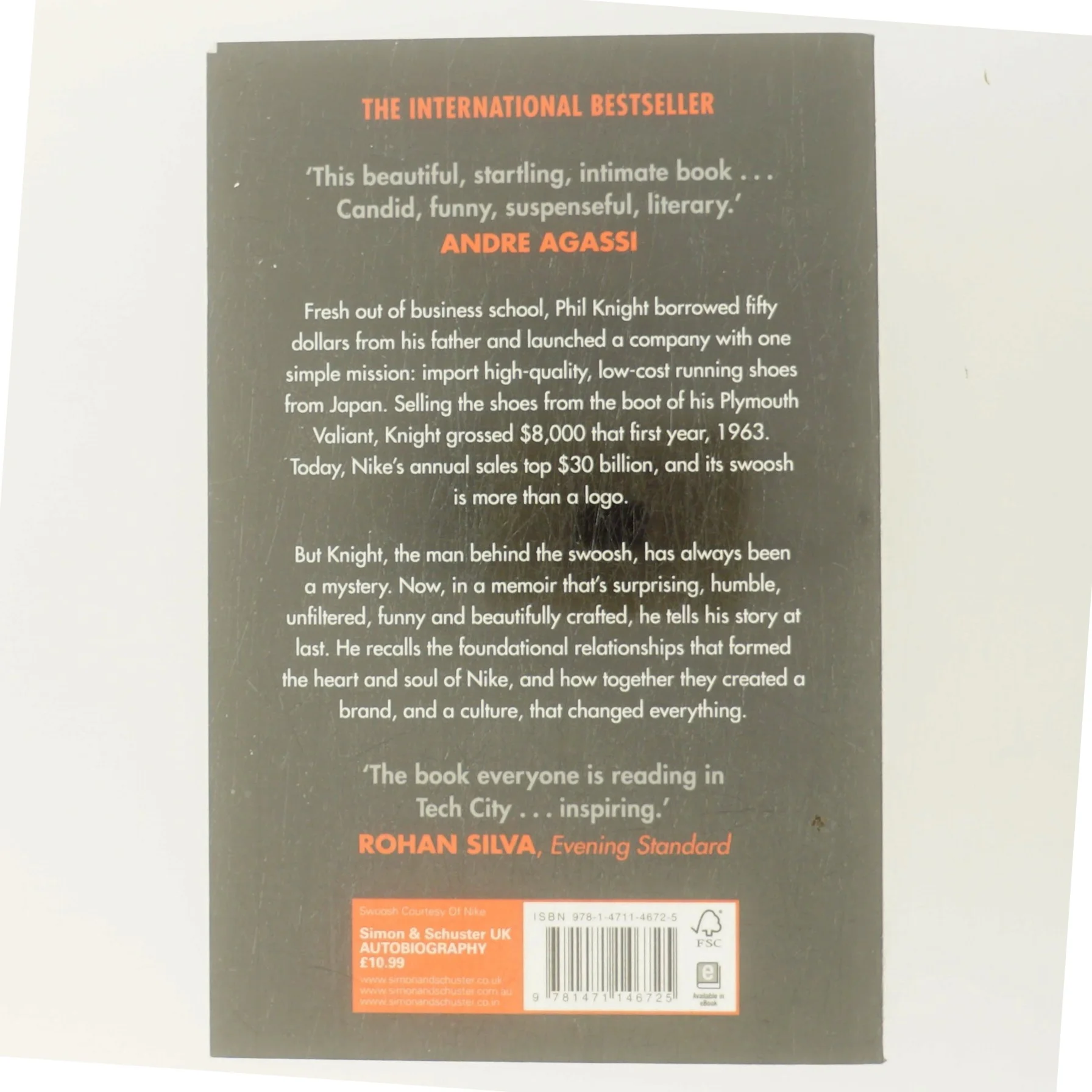 Shoe dog : a memoir by the creator of Nike af Philip H. Knight (1938-) (Bog)