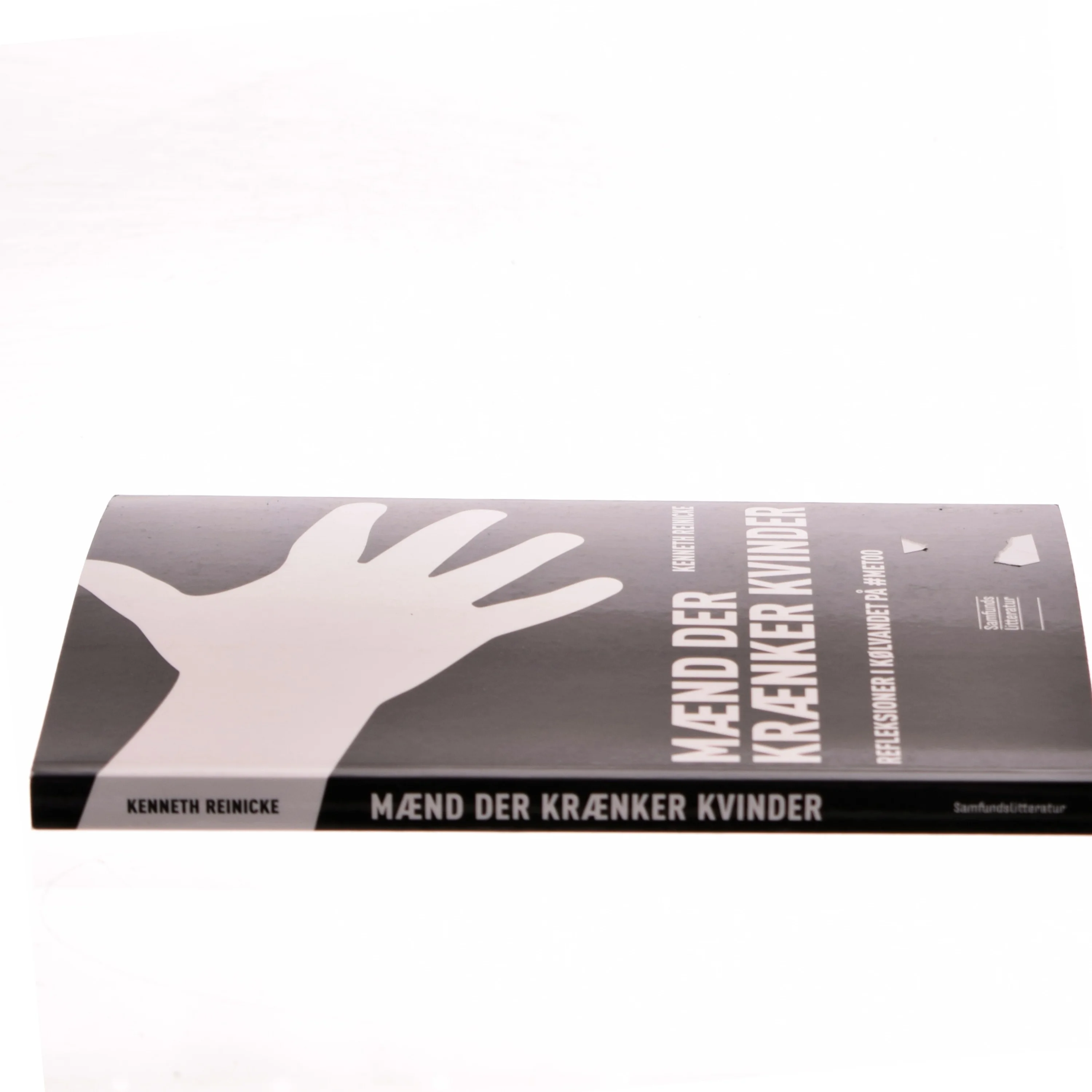 Mænd der krænker kvinder : reflektioner i kølvandet på #MeToo af Kenneth Reinicke (Bog)