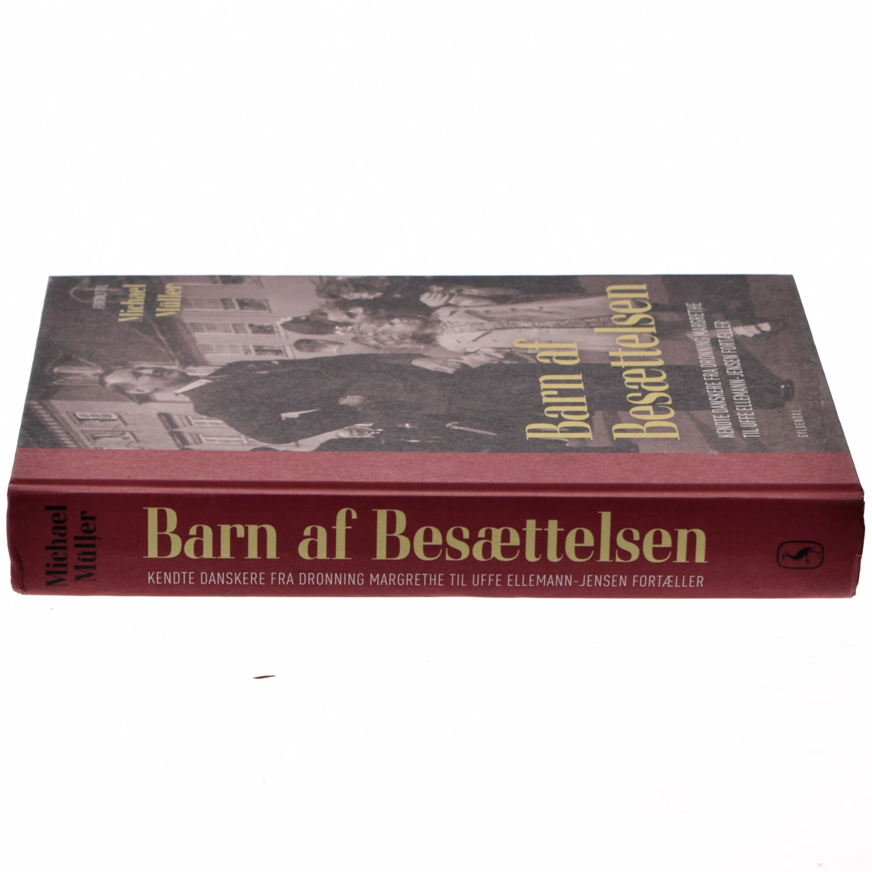 Barn af besættelsen : kendte danskere fra Dronning Margrethe til Uffe Ellemann-Jensen fortæller (Bog)