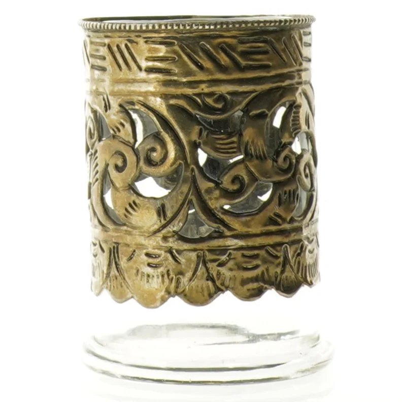 Glas vase med metalornamentik (str. 10 x 7 cm)