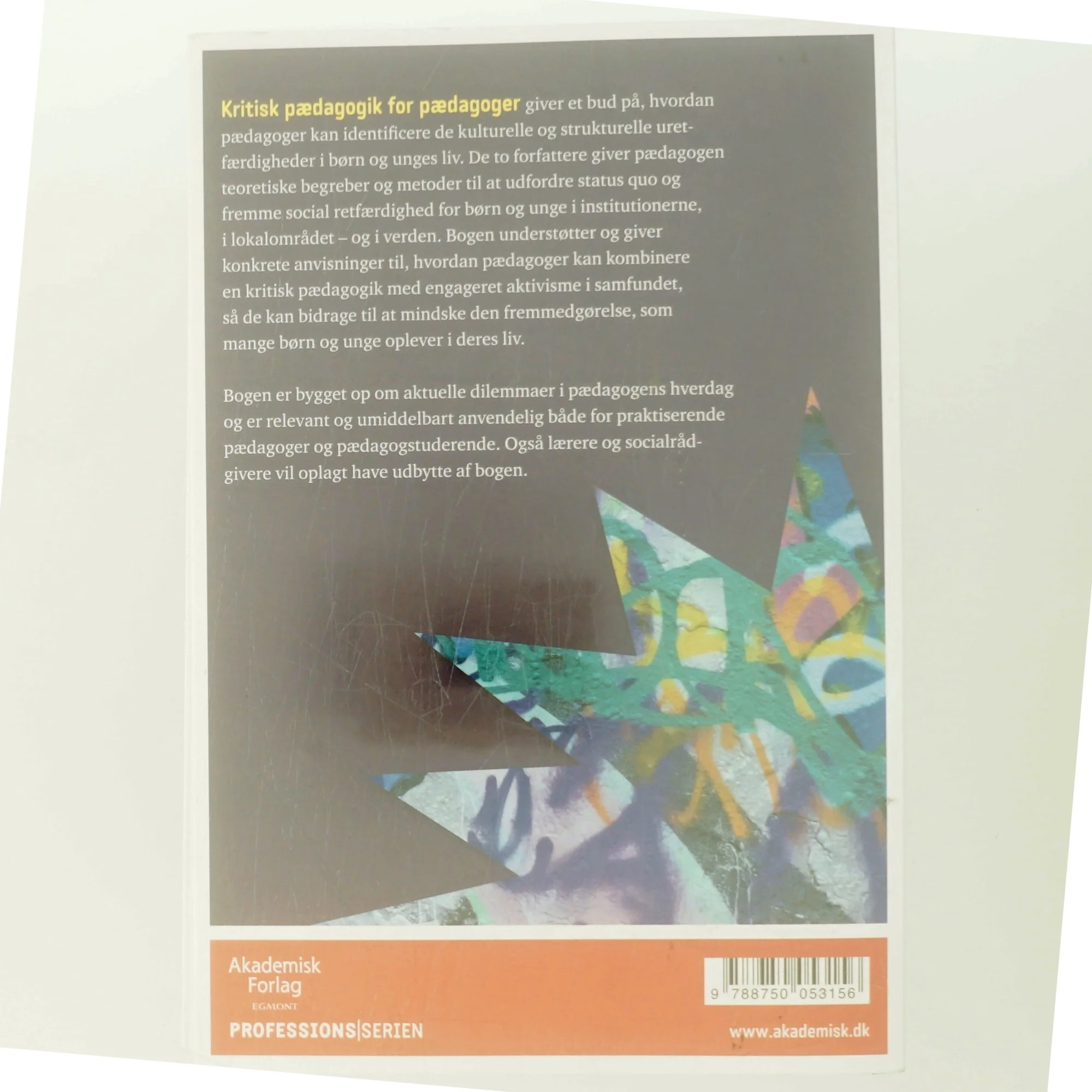 Kritisk pædagogik for pædagoger : social retfærdighed for børn og unge af Üzeyir Tireli (Bog)