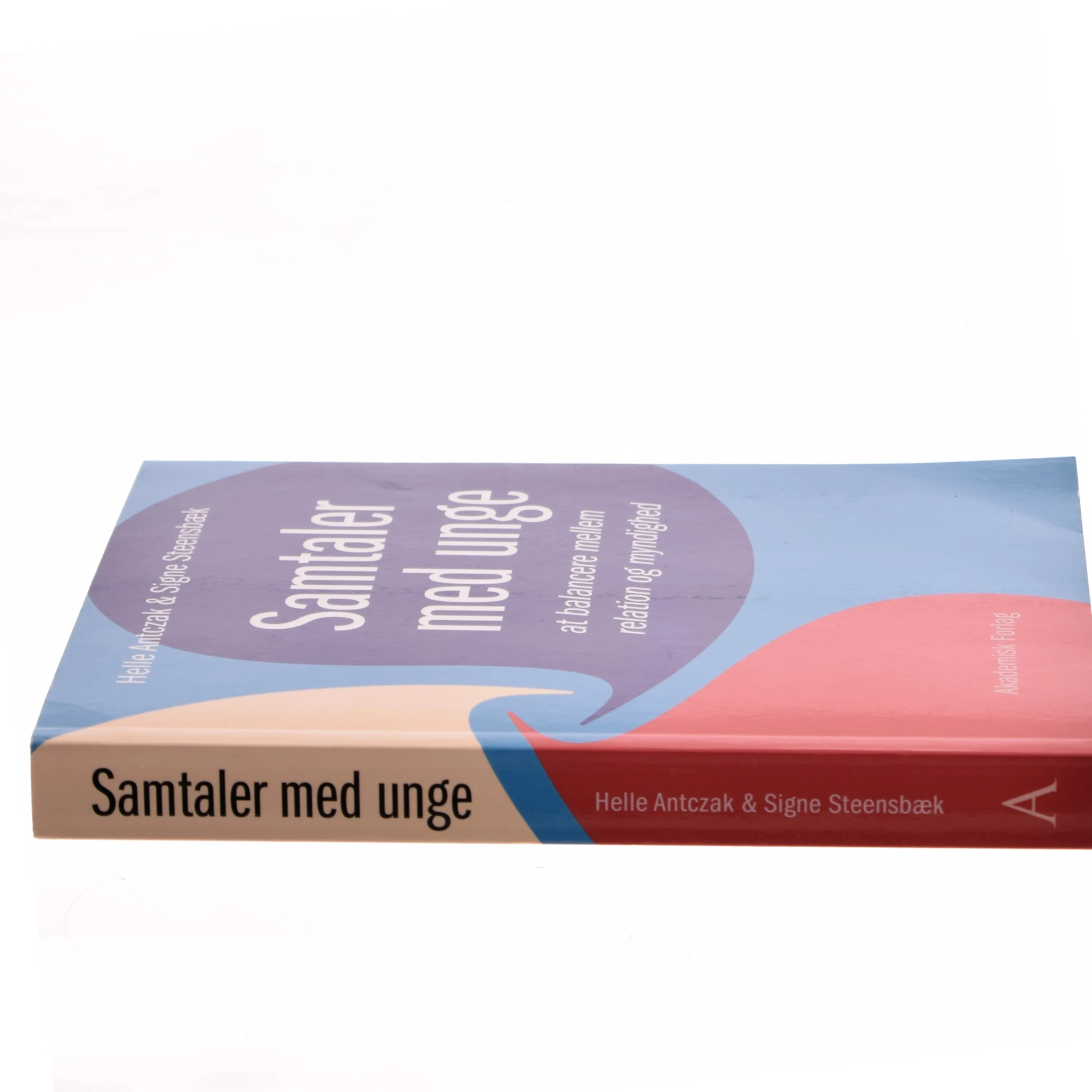 Samtaler med unge : at balancere mellem relation og myndighed af Signe Steensbæk (Bog)