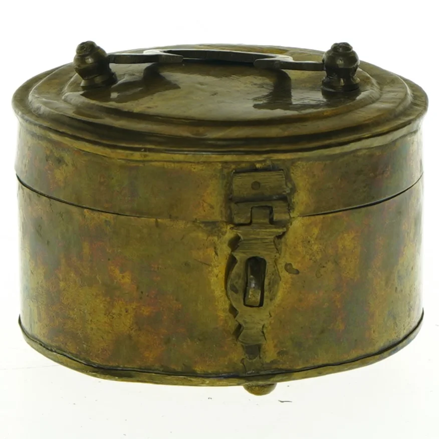 Messing æske med låg (str. 11 x 7 cm)