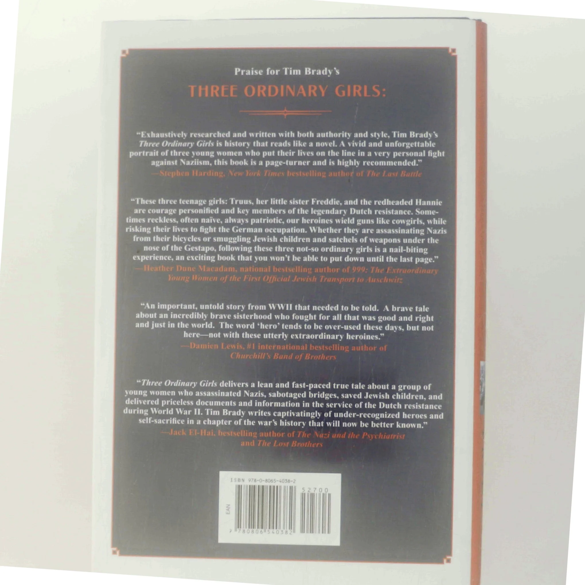 Three Ordinary Girls af Tim Brady (Bog)