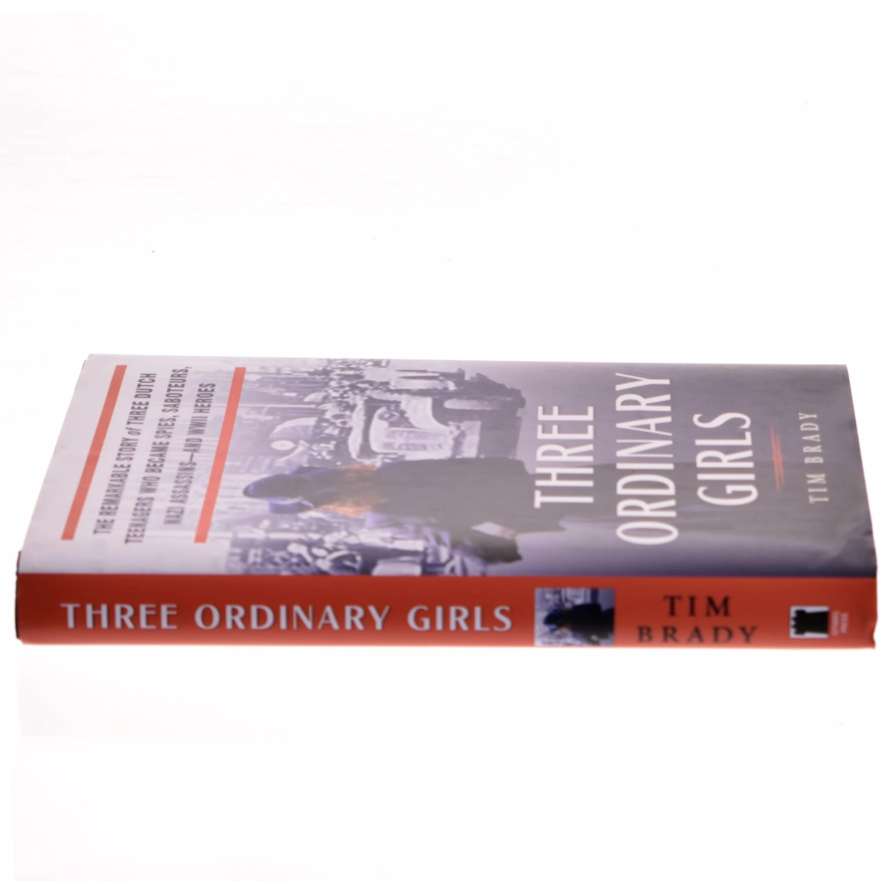 Three Ordinary Girls af Tim Brady (Bog)