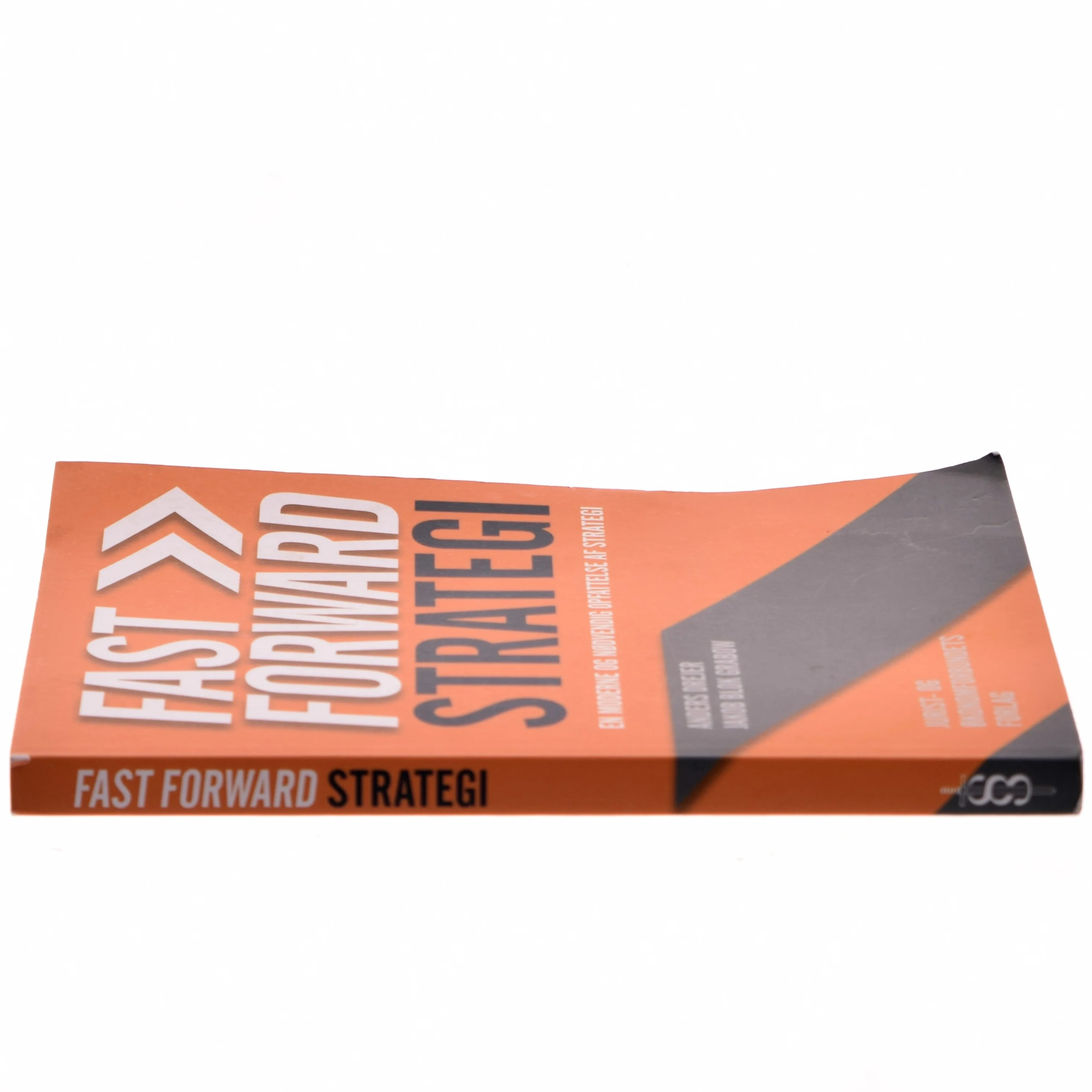 Fast forward strategi : en moderne og nødvendig opfattelse af strategi! af Anders Drejer (Bog)