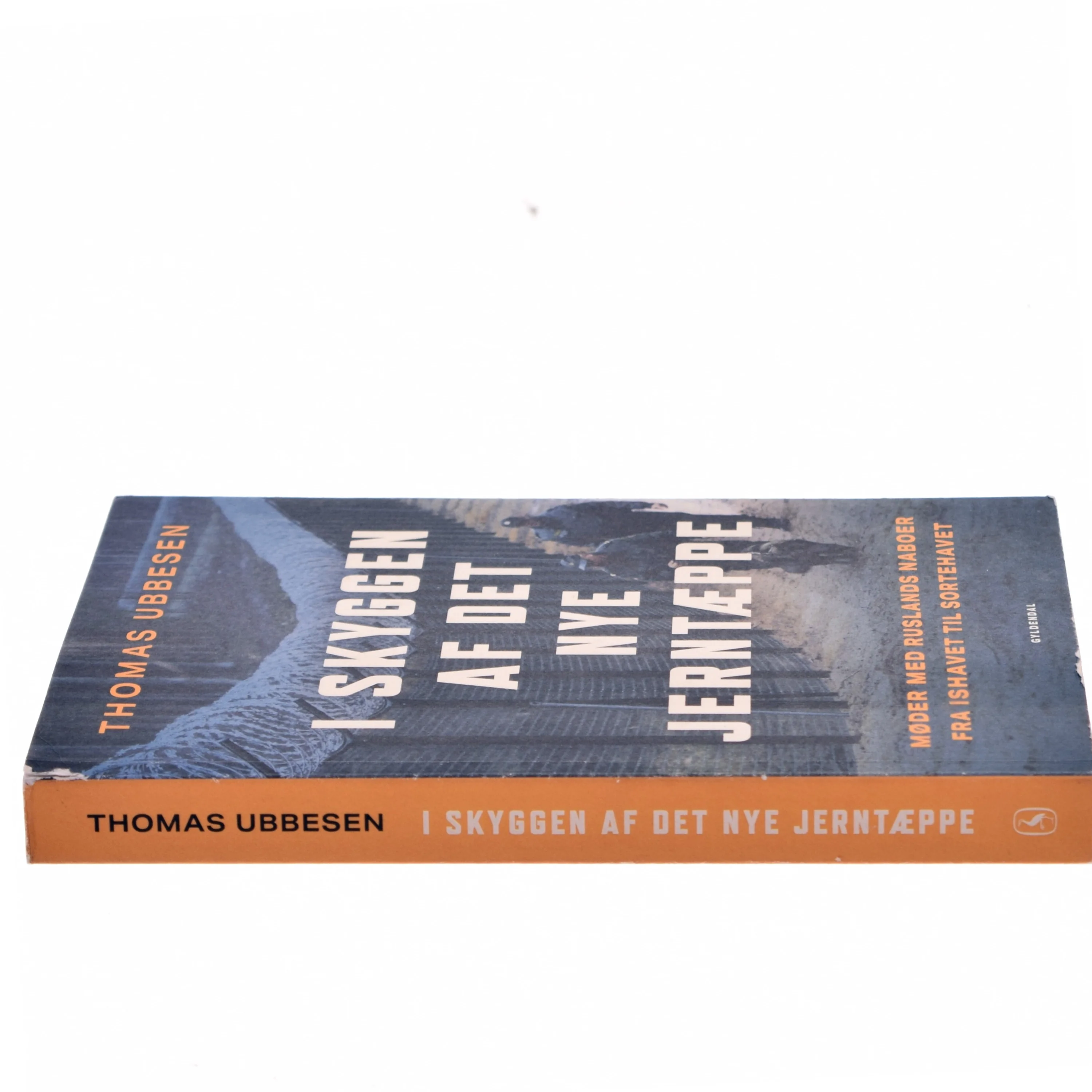 I skyggen af det nye jerntæppe : møder med Ruslands naboer fra Ishavet til Sortehavet af Thomas Ubbesen (f. 1956) (Bog)