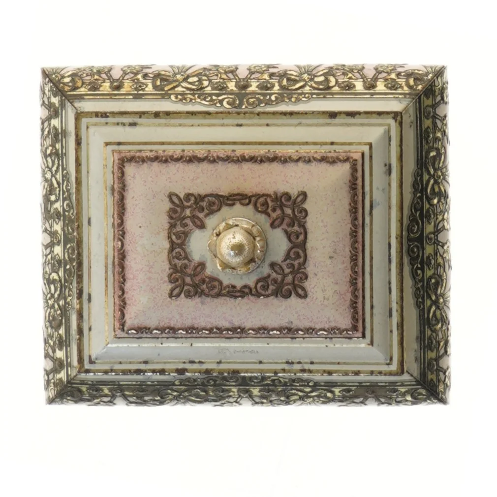 Dekorativ metalkasse med låg (str. 17x14 cm)