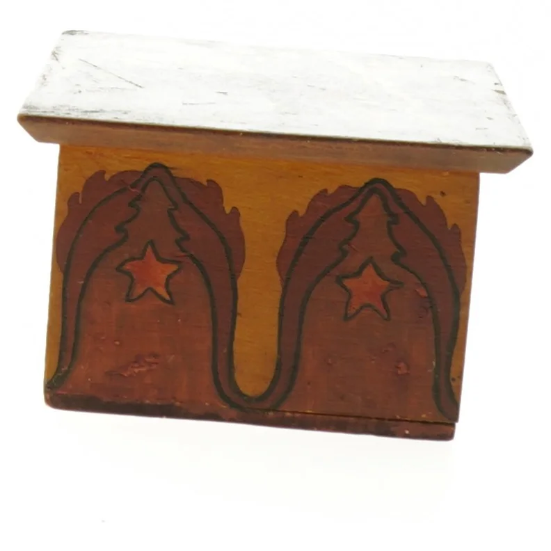 Dekoreret trækasse med skibsmaleri (str. 16x10x6 cm)