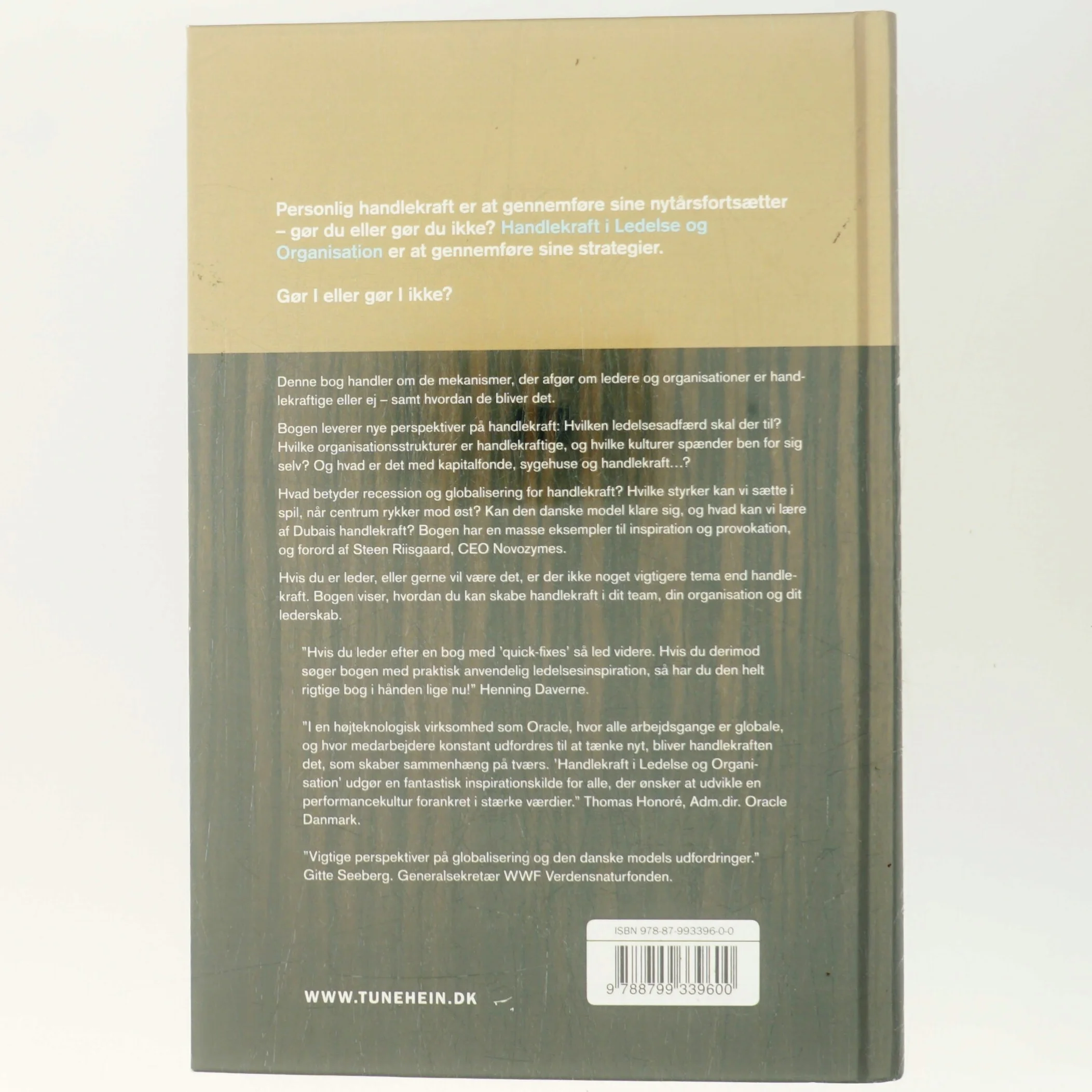 Handlekraft i ledelse og organisation : nye perspektiver på handlekraft, globalisering og den danske model af Tune Hein (Bog)