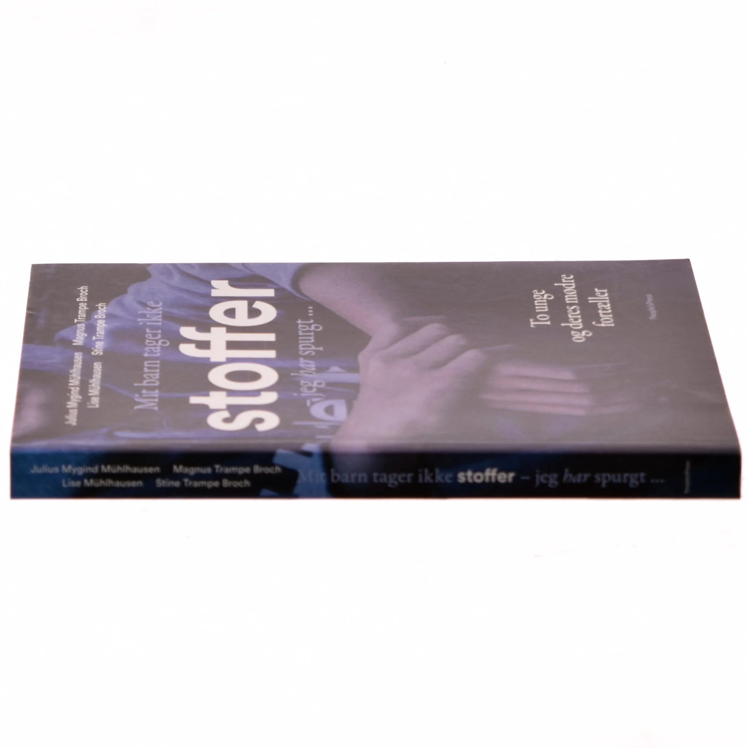 Mit barn tager ikke stoffer - jeg har spurgt : to unge og deres mødre fortæller af Julius Mygind Mühlhausen (Bog)