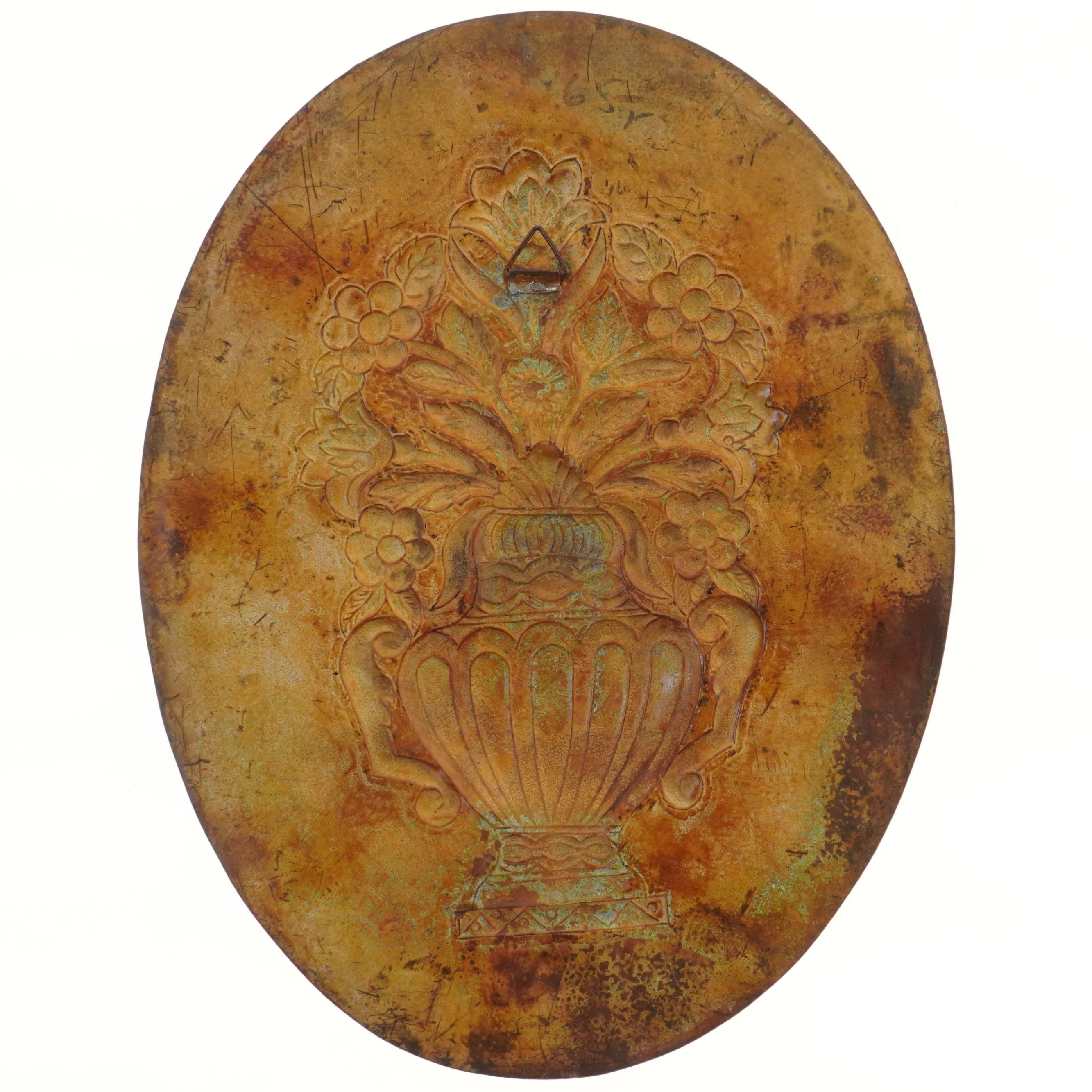 Oval metal vægdekoration med vase og blomster (str. 55x42 cm)