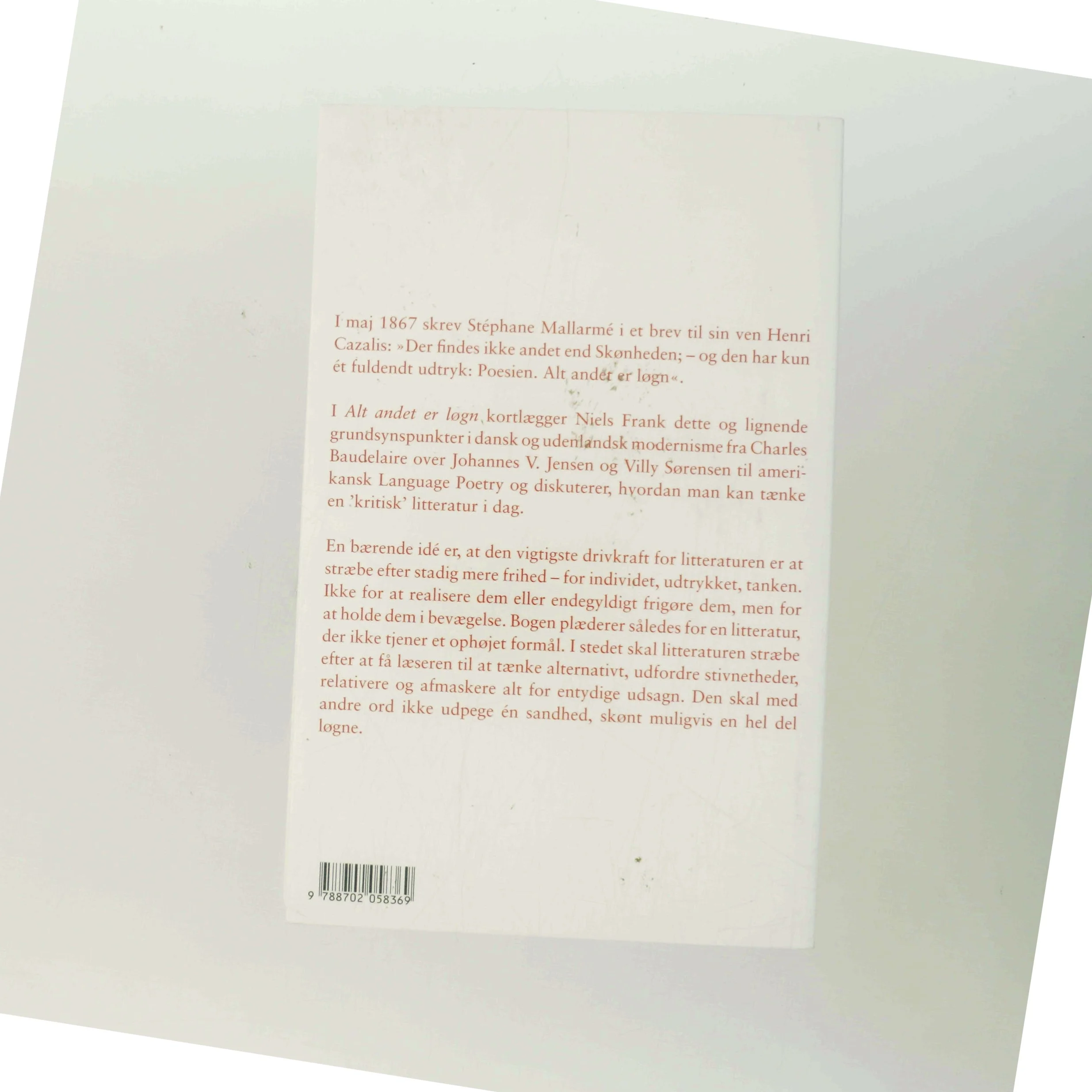 Alt andet er løgn : essays om moderne litteratur af Niels Frank (f. 1963) (Bog)