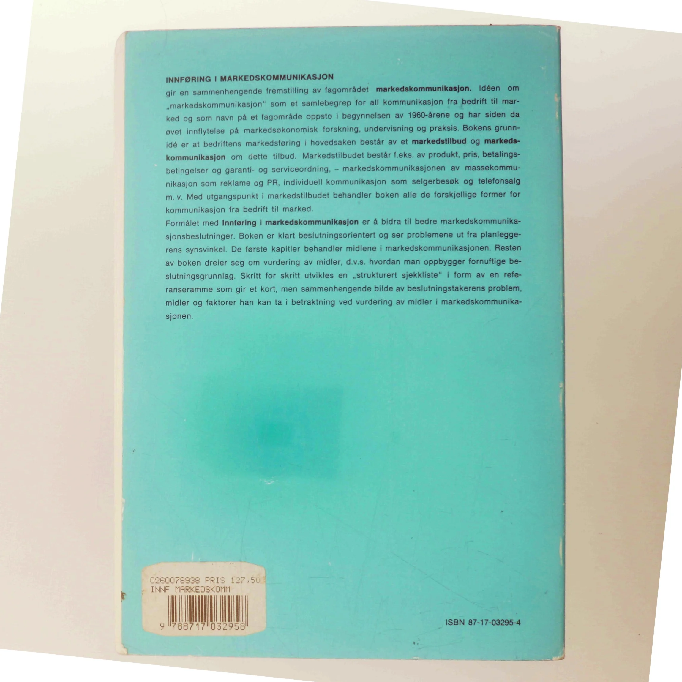 Innføring i markedskommunikasjon : et forsøk på en sammenhengende, beslutningsorientert fremstilling af Otto Ottesen (Bog)