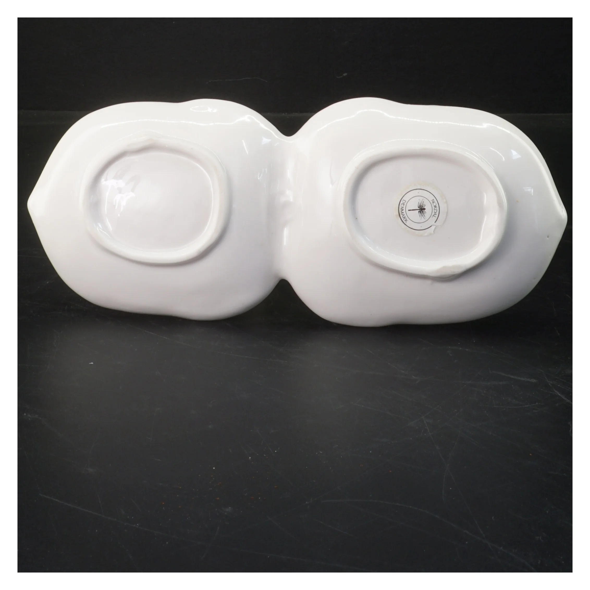 Keramisk dobbelt skål med Egern skulptur (str. 24x7 cm)