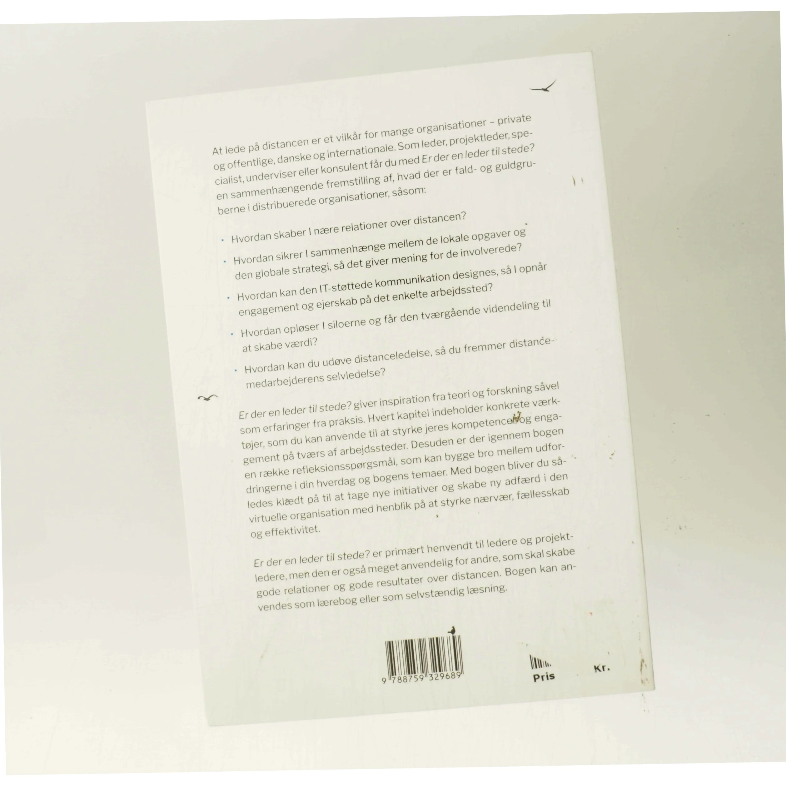 Er der en leder til stede? : distanceledelse og virtuelt samarbejde af Lars Pedersen (f. 1956-07-31) (Bog)