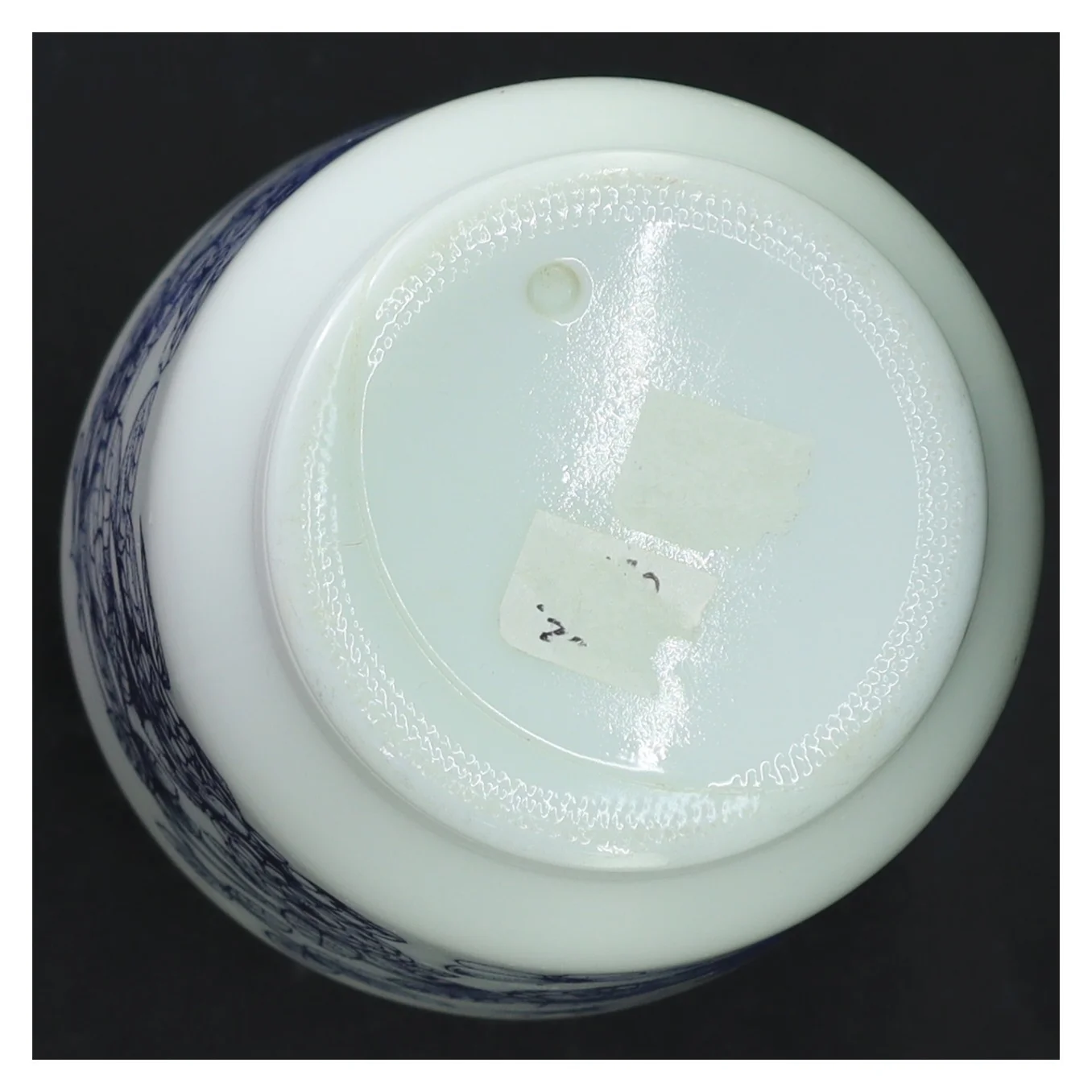 Vase i presset Opaline Mælkeglas med blåt blomstermotiv (str. 22 cm)