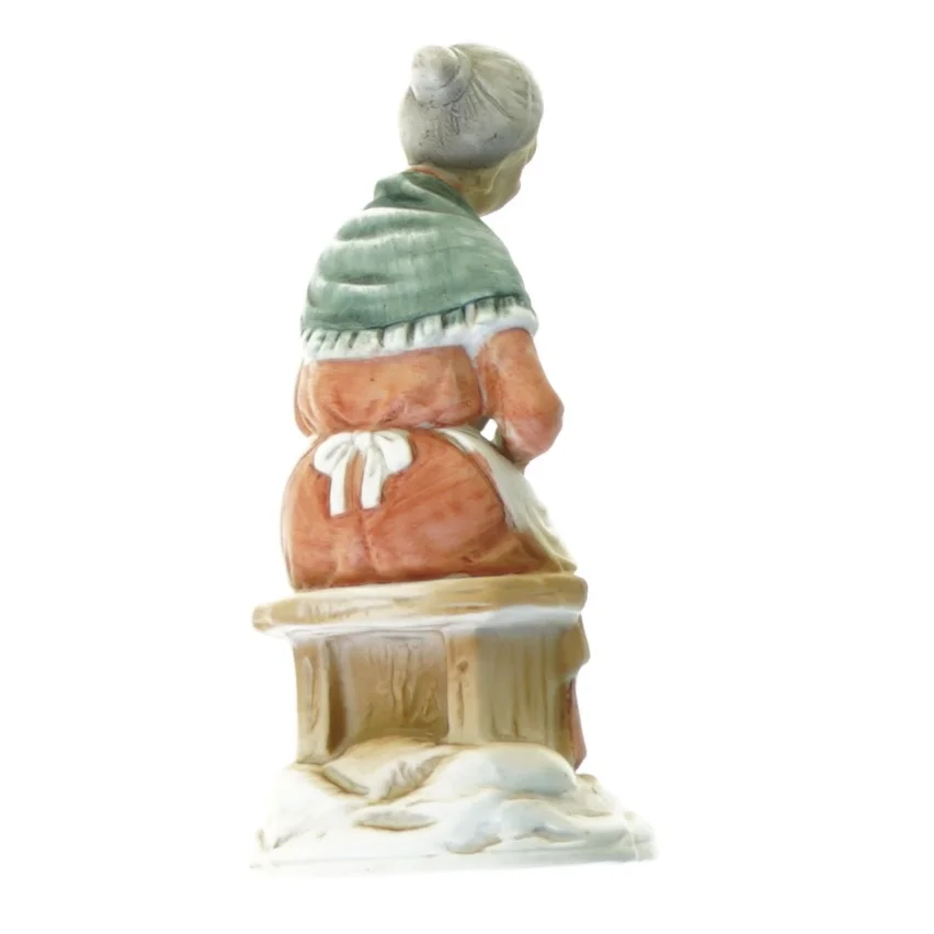 Kortspillende Ældre Dame Keramikfigur, "Bedstemor med Slaw i" (str. 16 x 8 cm)