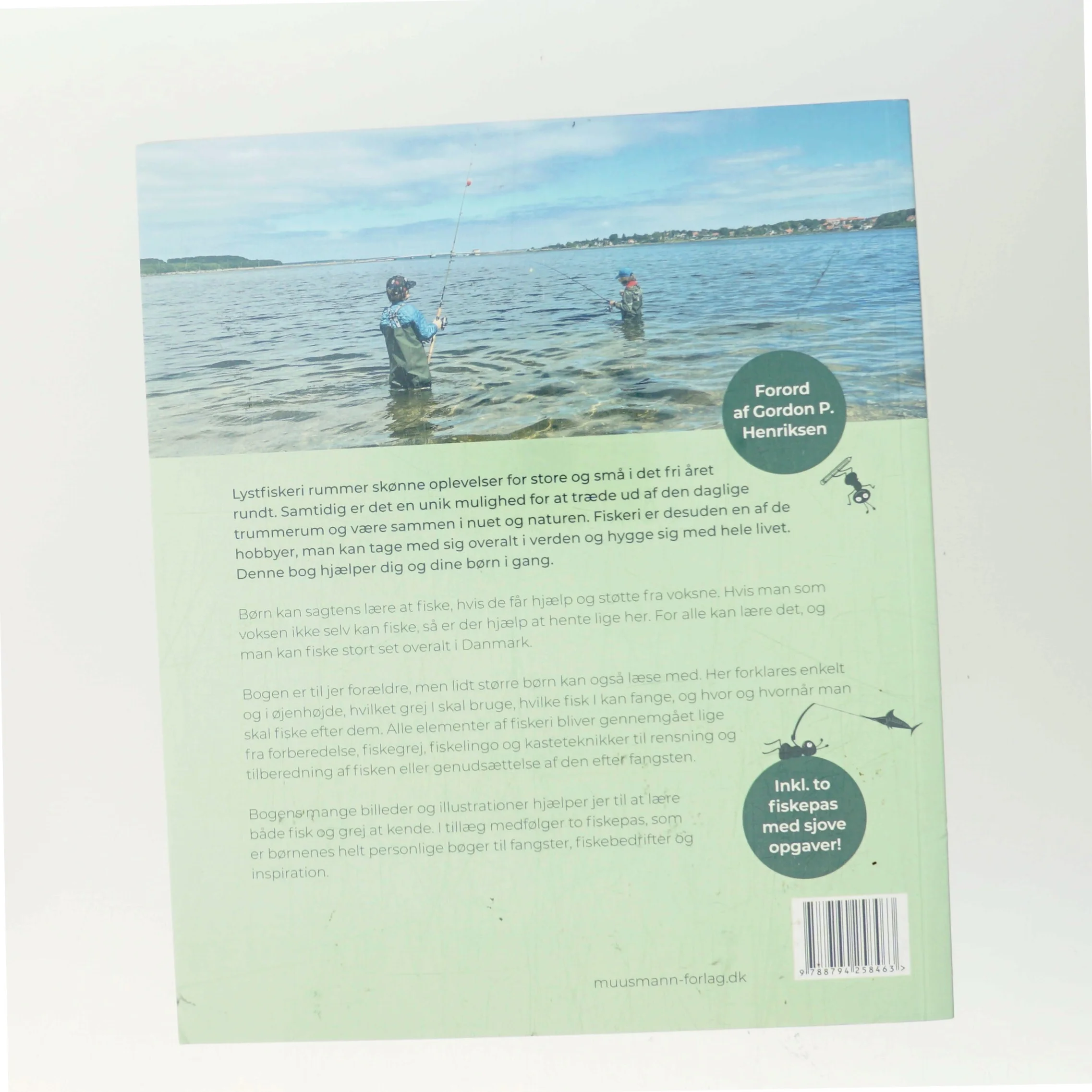 Friluftsrollinger på fisketur : sådan kommer du i gang med at fiske med dine børn af Julie Pio Kragelund (Bog)