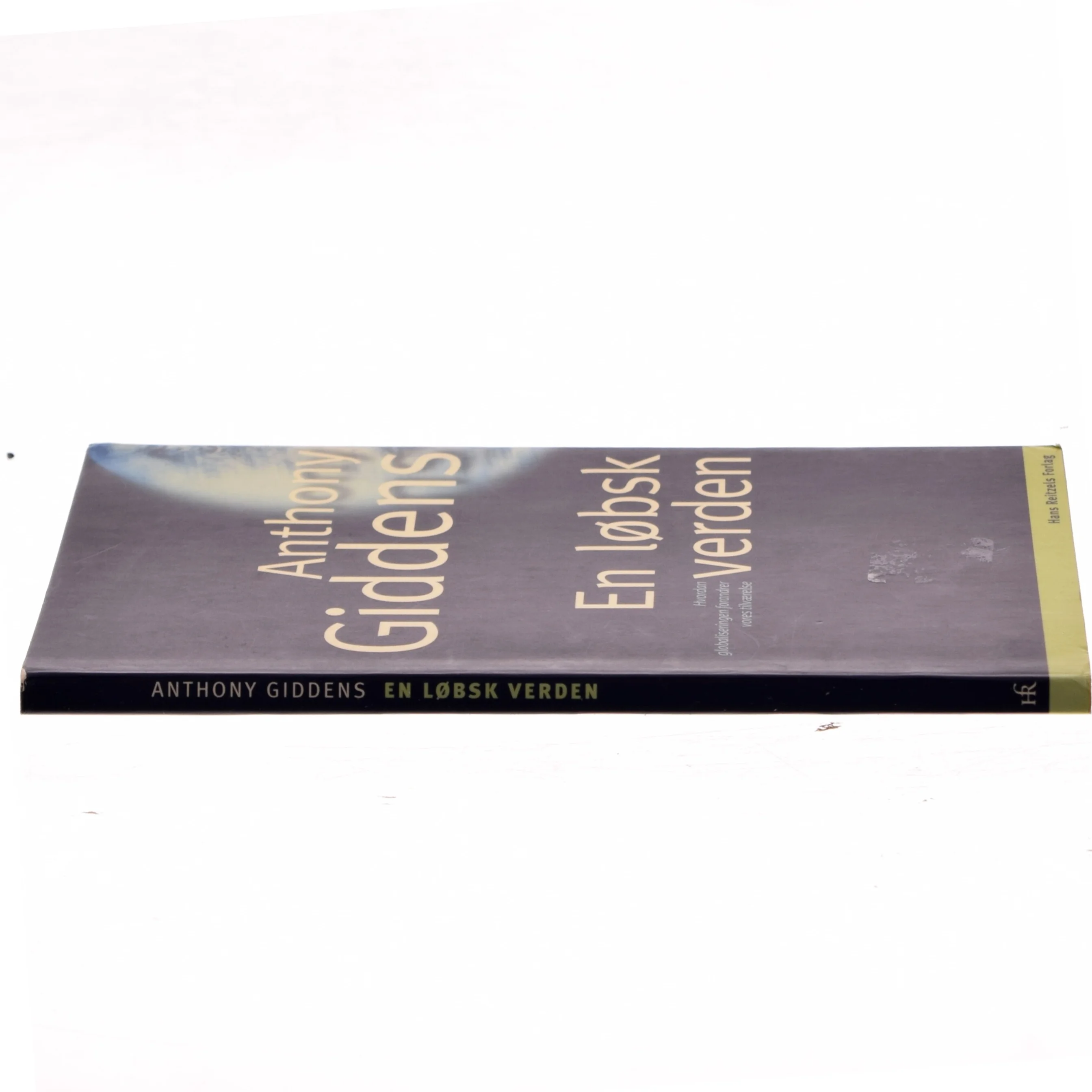 En løbsk verden : hvordan globaliseringen forandrer vores tilværelse af Anthony Giddens (Bog)