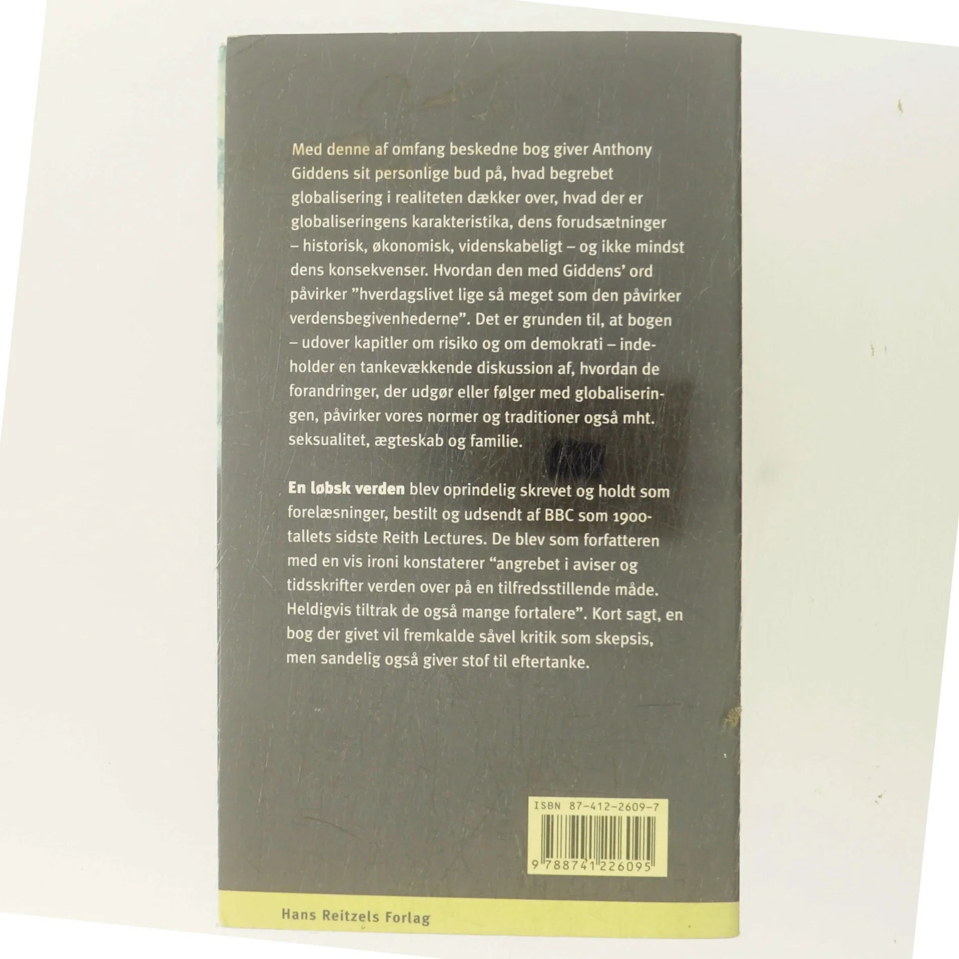 En løbsk verden : hvordan globaliseringen forandrer vores tilværelse af Anthony Giddens (Bog)