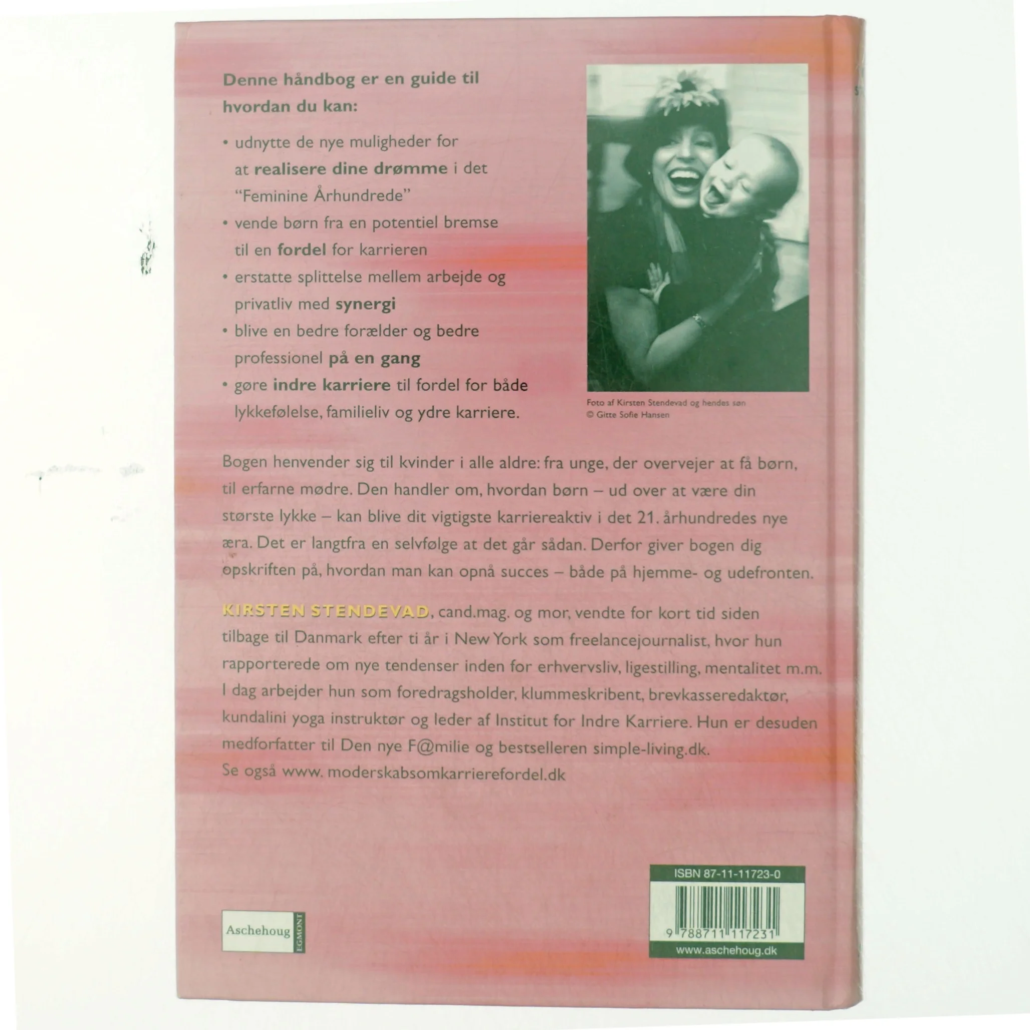 Moderskab som karrierefordel : sådan skaber du et helt liv med familie og arbejde : en håndbog til dig, der har børn, en baby undervejs eller overvejer at få det af Kirsten Stendevad (Bog)