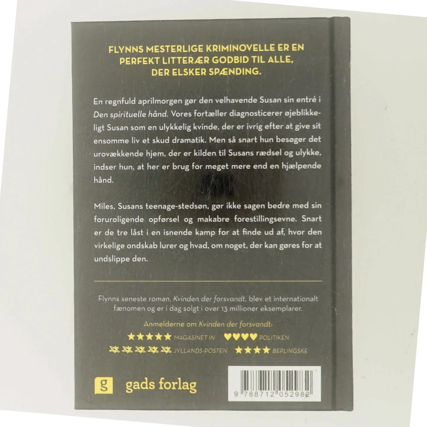 En hjælpende hånd af Gillian Flynn (Bog)