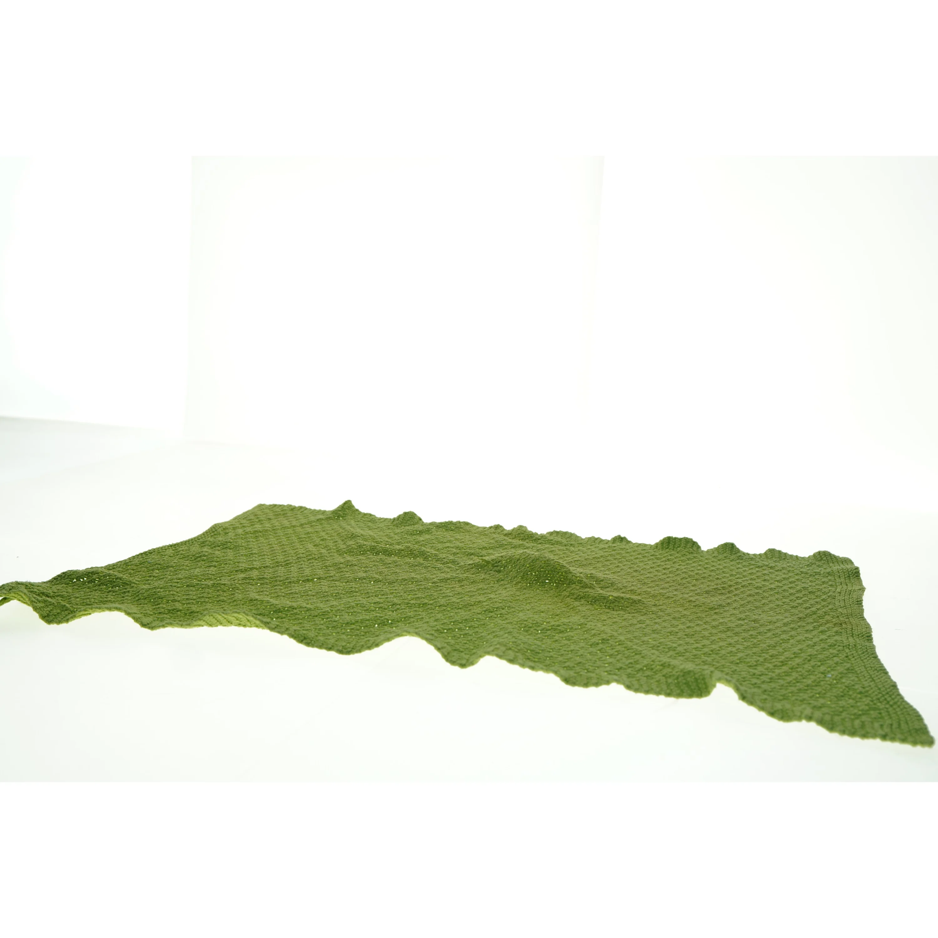 Grønt strikket tæppe (str. 64 x 36 cm)