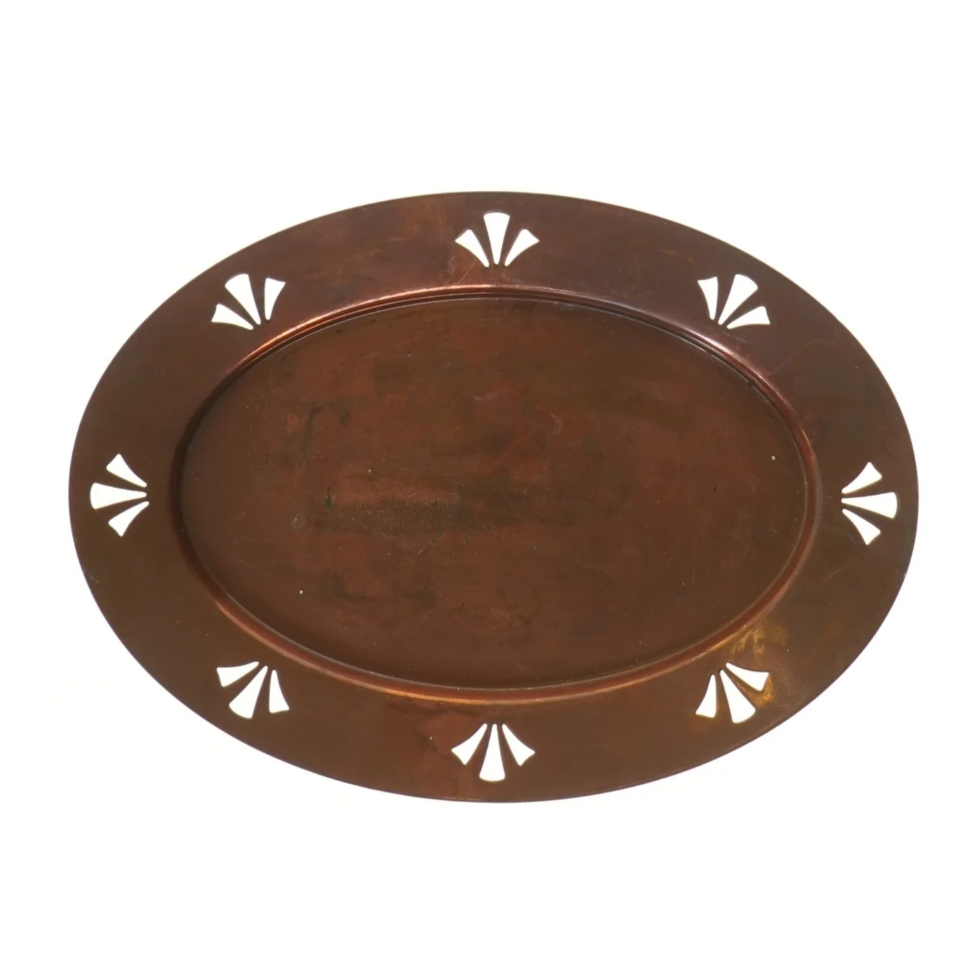 Kobber fad med udskæringer (str. 25,5x18,5 cm)